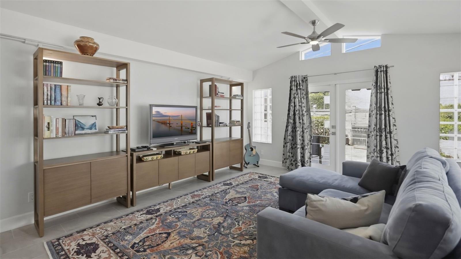 125 23RD AVE NE, ST PETERSBURG, FL, 33704