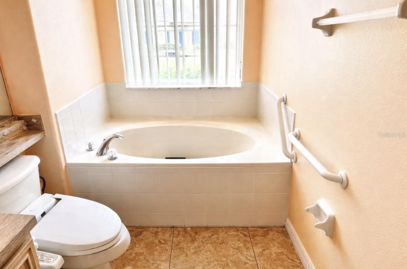 2082 ISLAND WALK DR, ORLANDO, FL, 32824