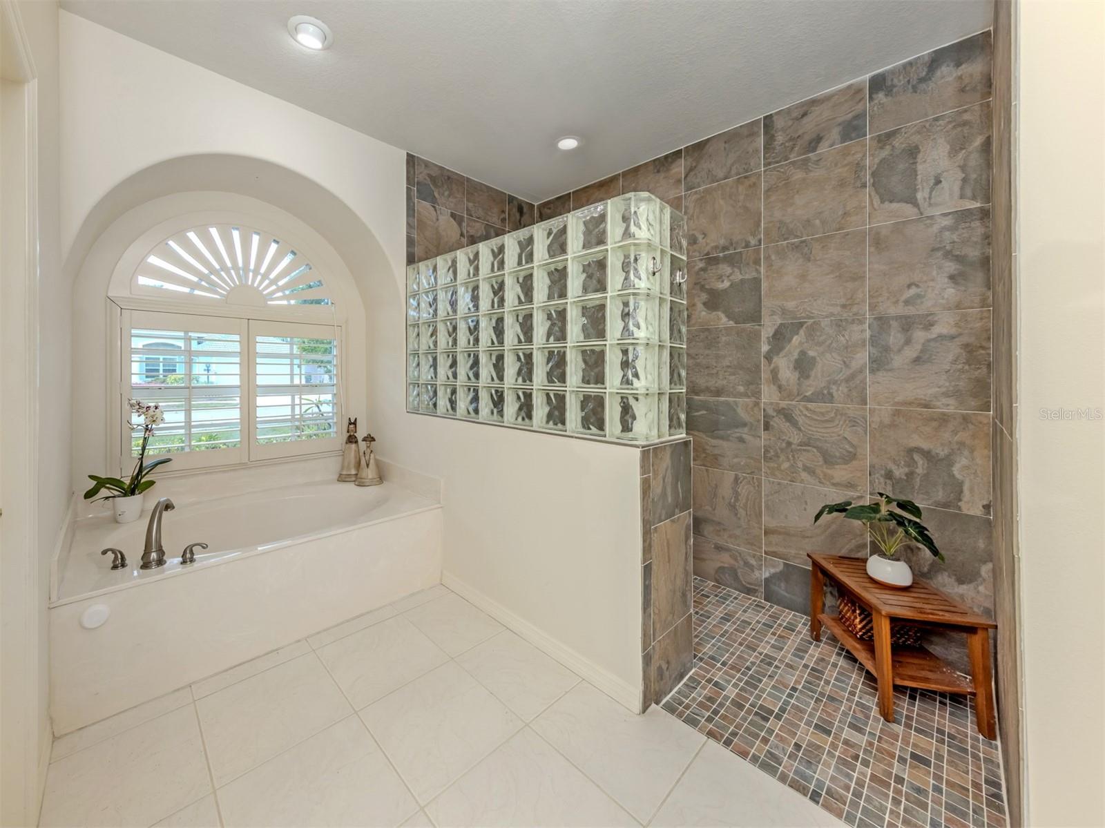 2381 SONOMA DR W, NOKOMIS, FL, 34275