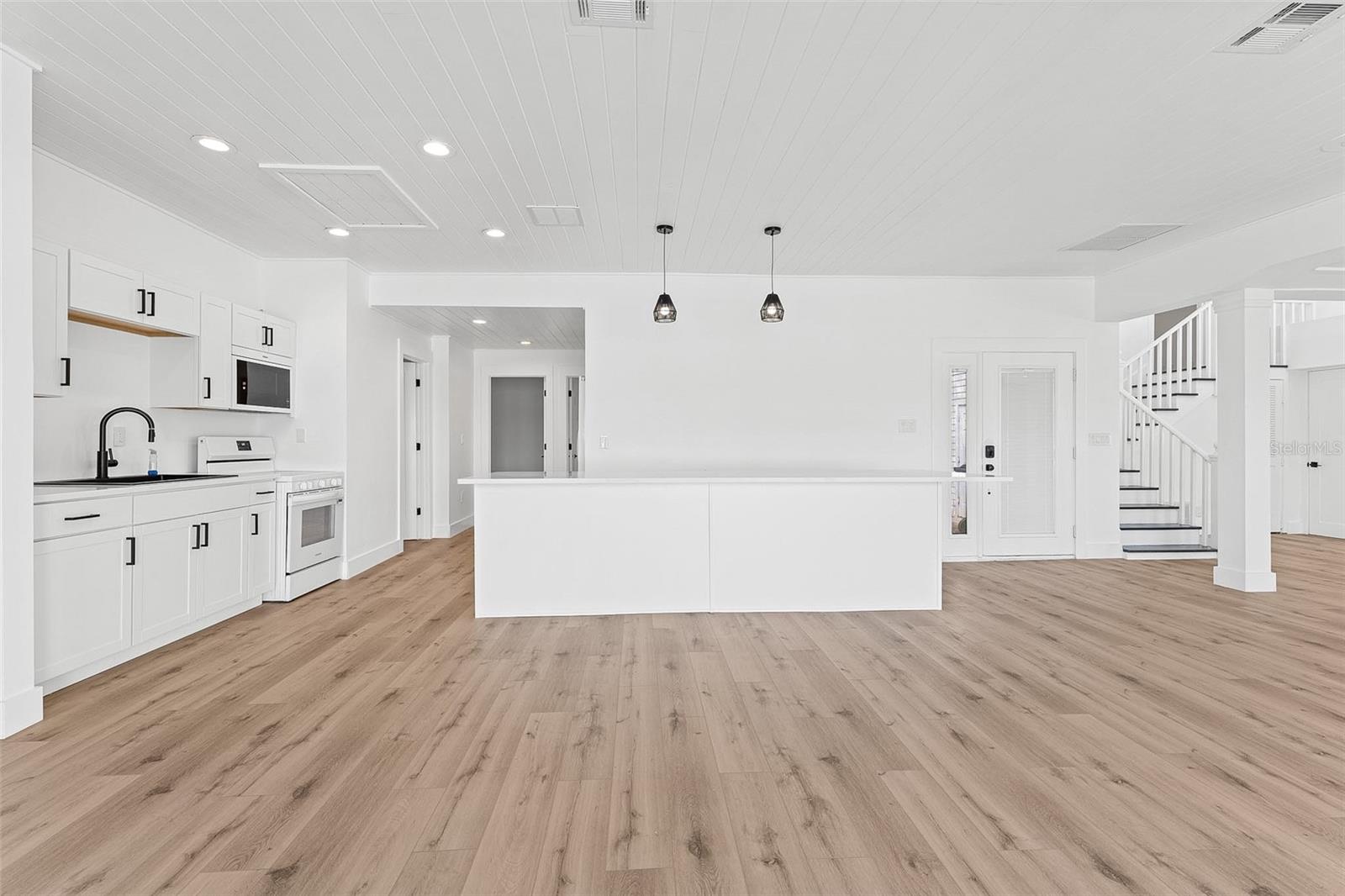 845 BAY ESPLANADE, CLEARWATER BEACH, FL, 33767