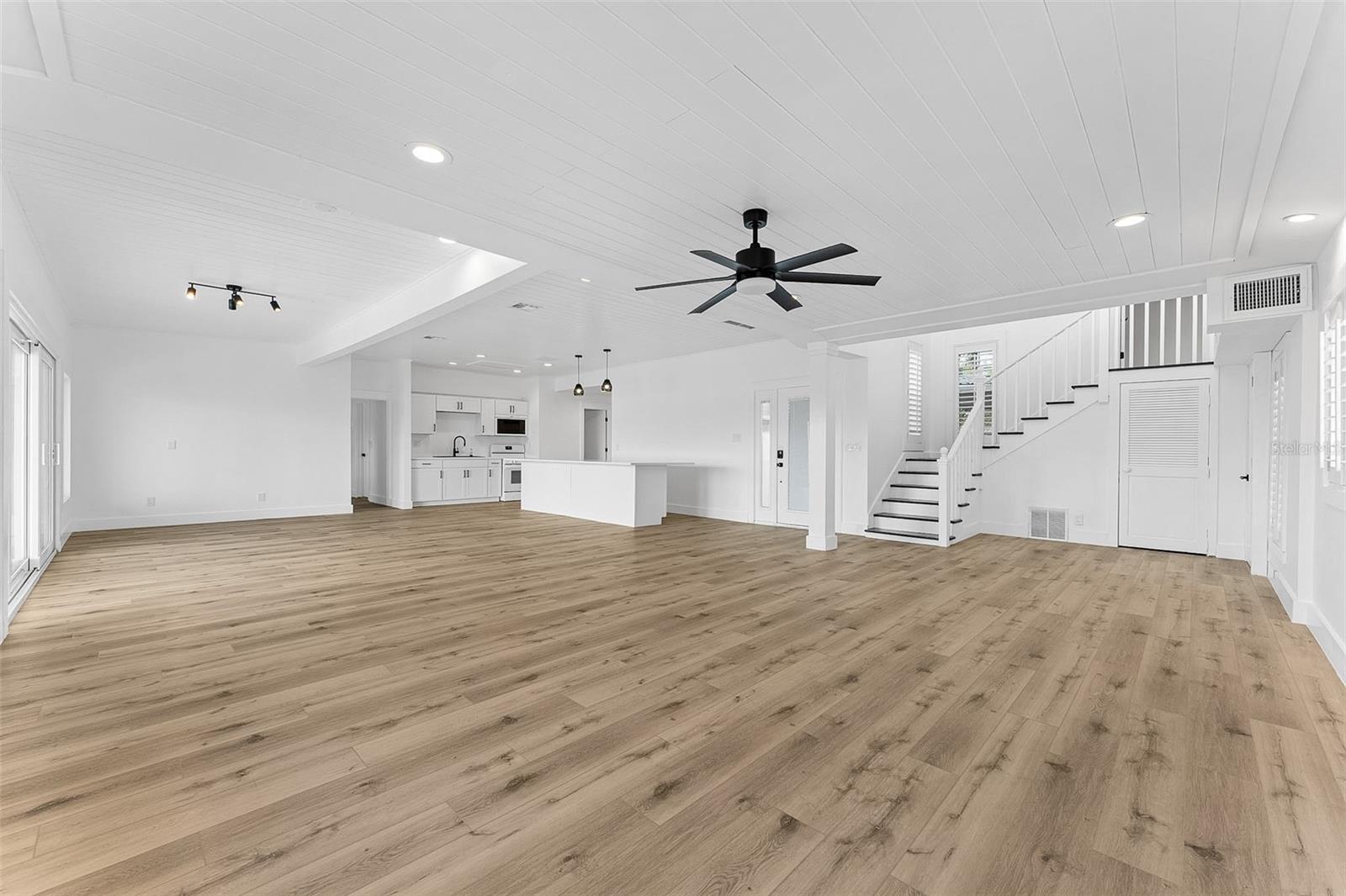 845 BAY ESPLANADE, CLEARWATER BEACH, FL, 33767