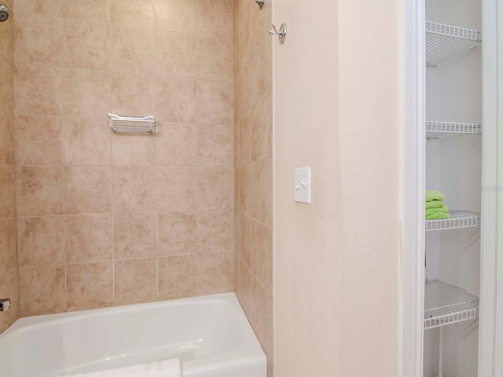 13941 CLUBHOUSE DR #105, TAMPA, FL, 33618