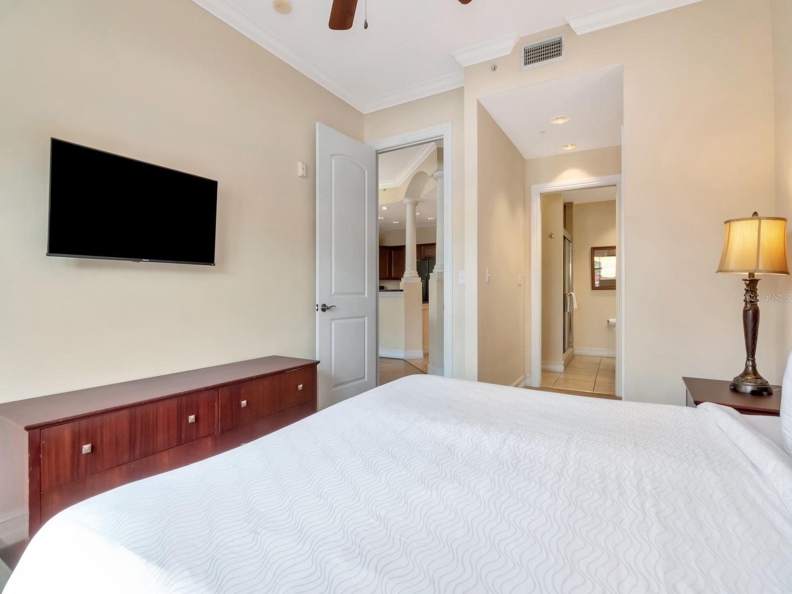 13941 CLUBHOUSE DR #105, TAMPA, FL, 33618