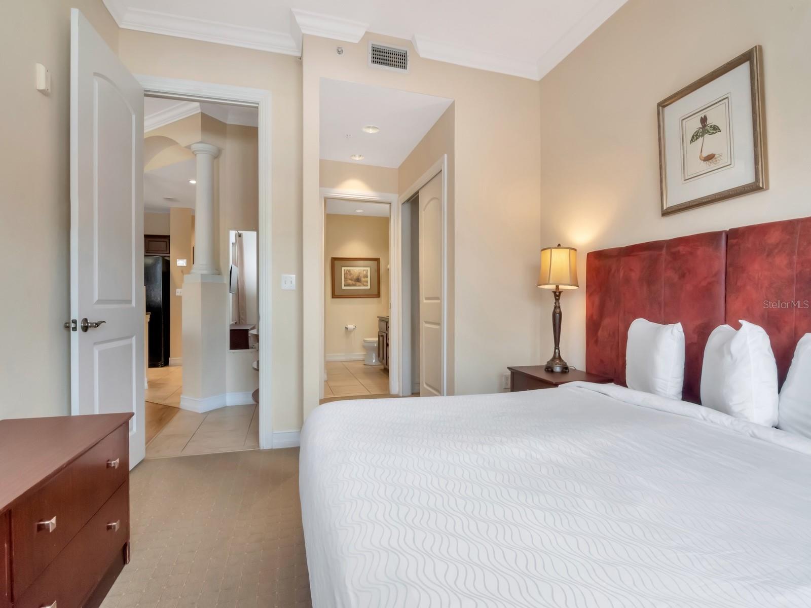 13941 CLUBHOUSE DR #105, TAMPA, FL, 33618