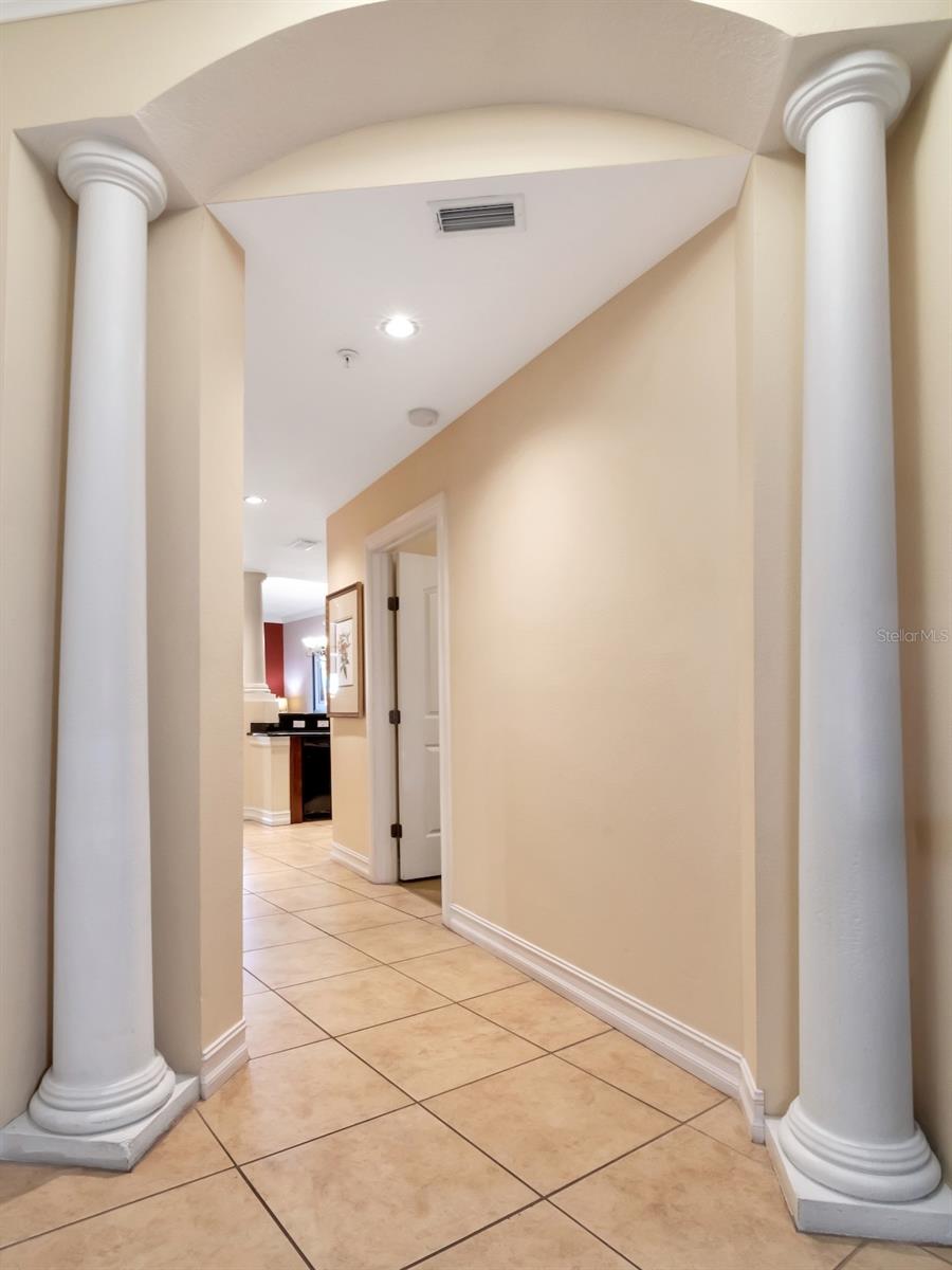 13941 CLUBHOUSE DR #105, TAMPA, FL, 33618