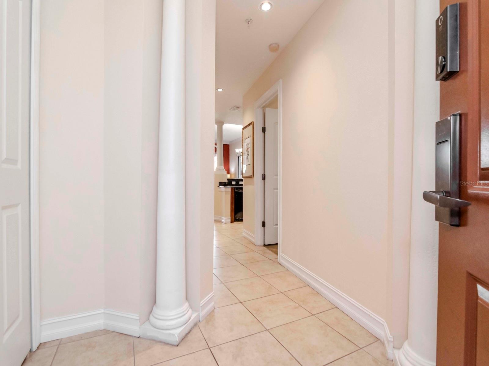 13941 CLUBHOUSE DR #105, TAMPA, FL, 33618