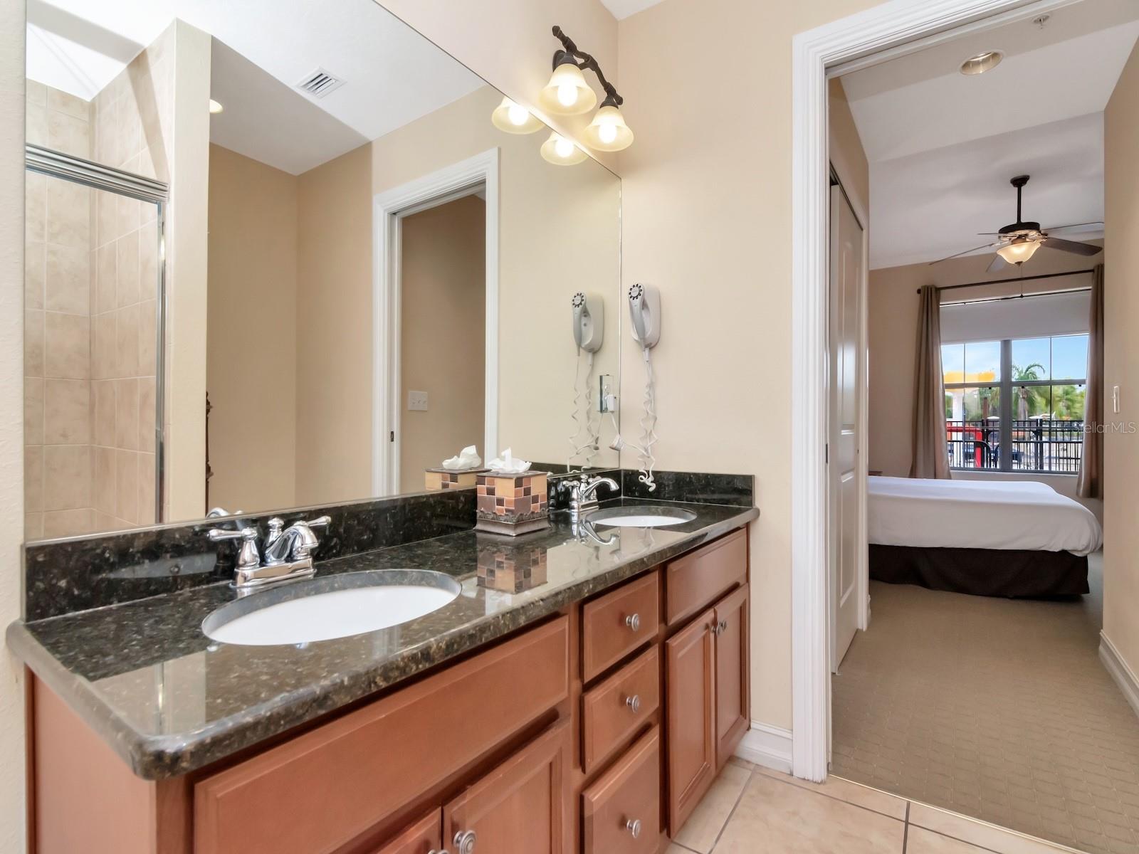 13941 CLUBHOUSE DR #105, TAMPA, FL, 33618