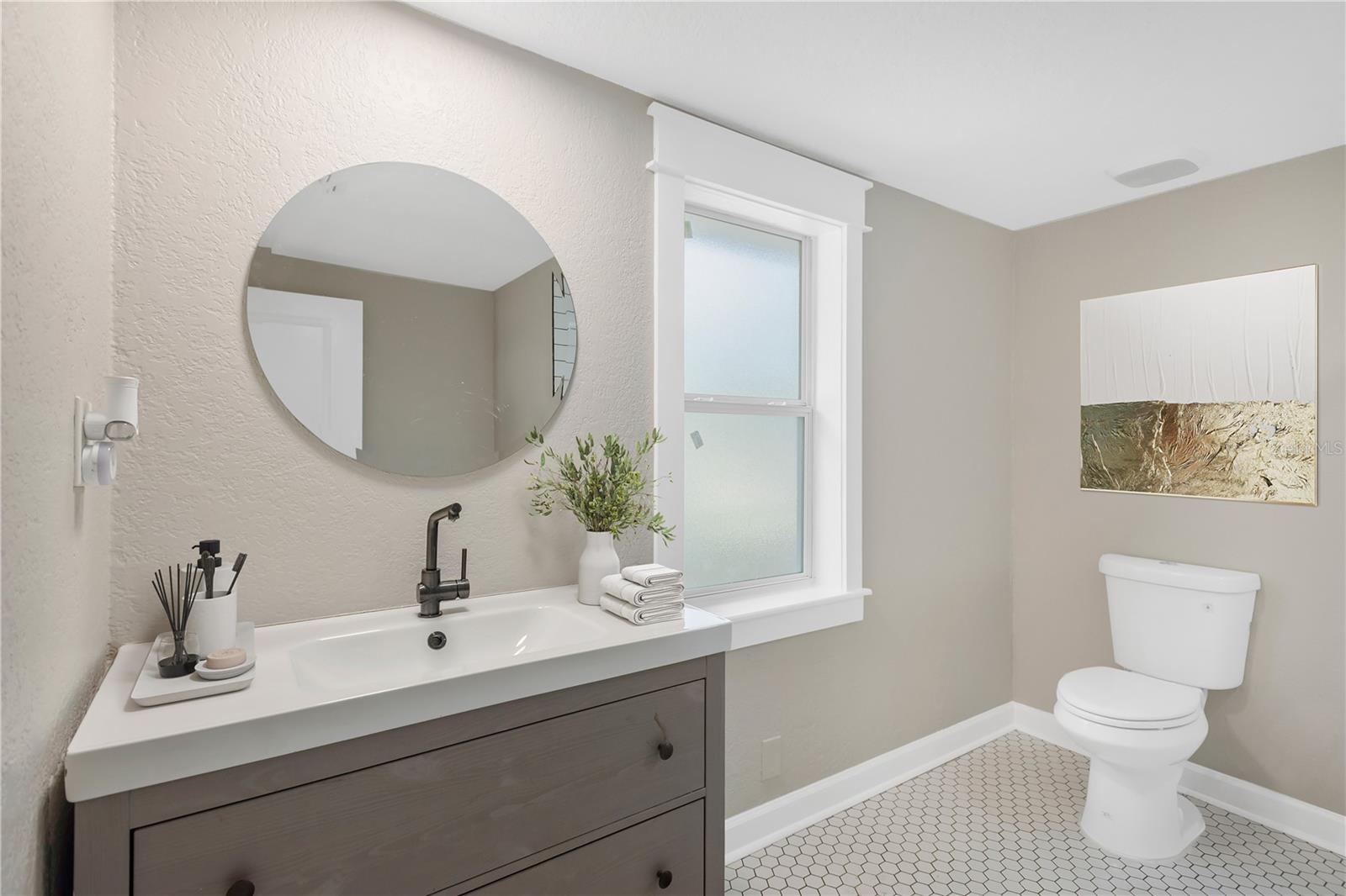 1910 E HENRY AVE, TAMPA, FL, 33610