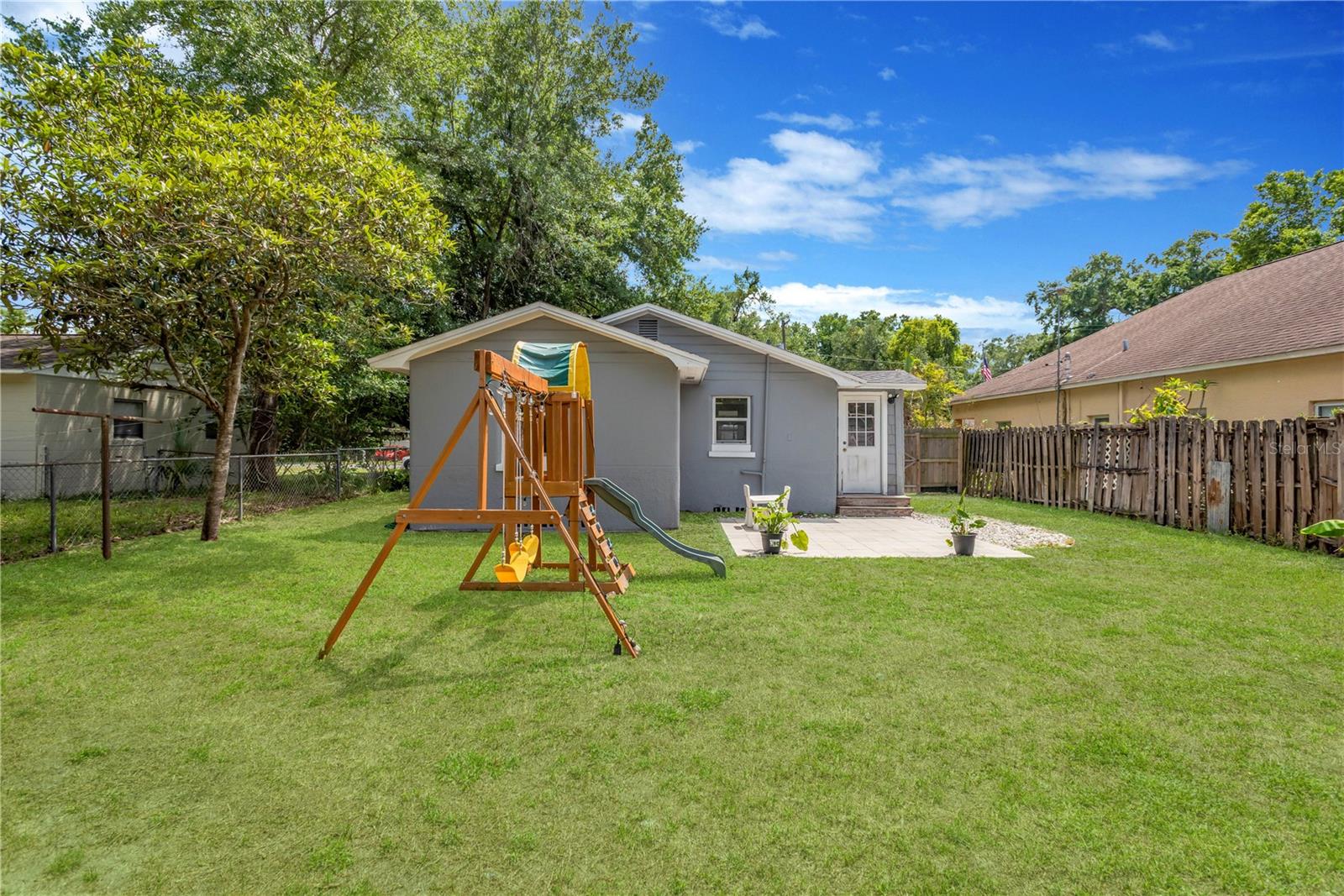 1910 E HENRY AVE, TAMPA, FL, 33610