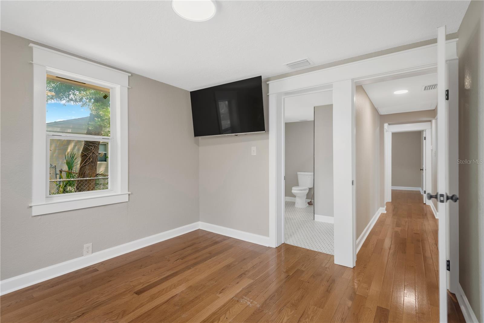 1910 E HENRY AVE, TAMPA, FL, 33610