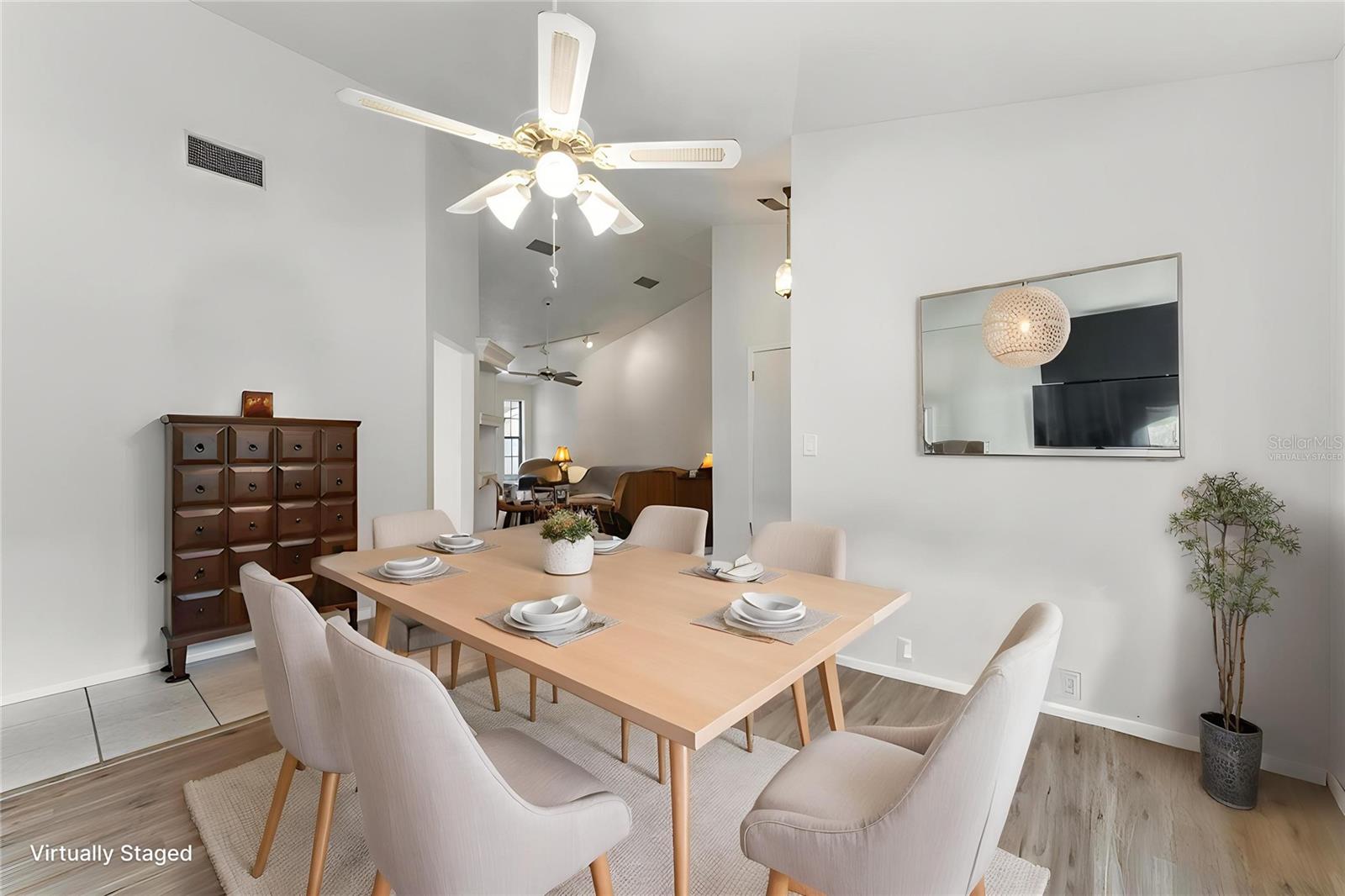 251 AVENUE E, CHULUOTA, FL, 32766