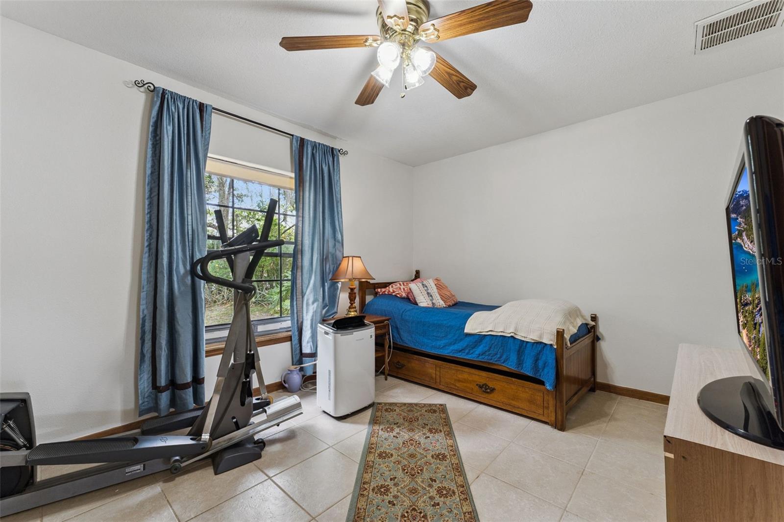 251 AVENUE E, CHULUOTA, FL, 32766