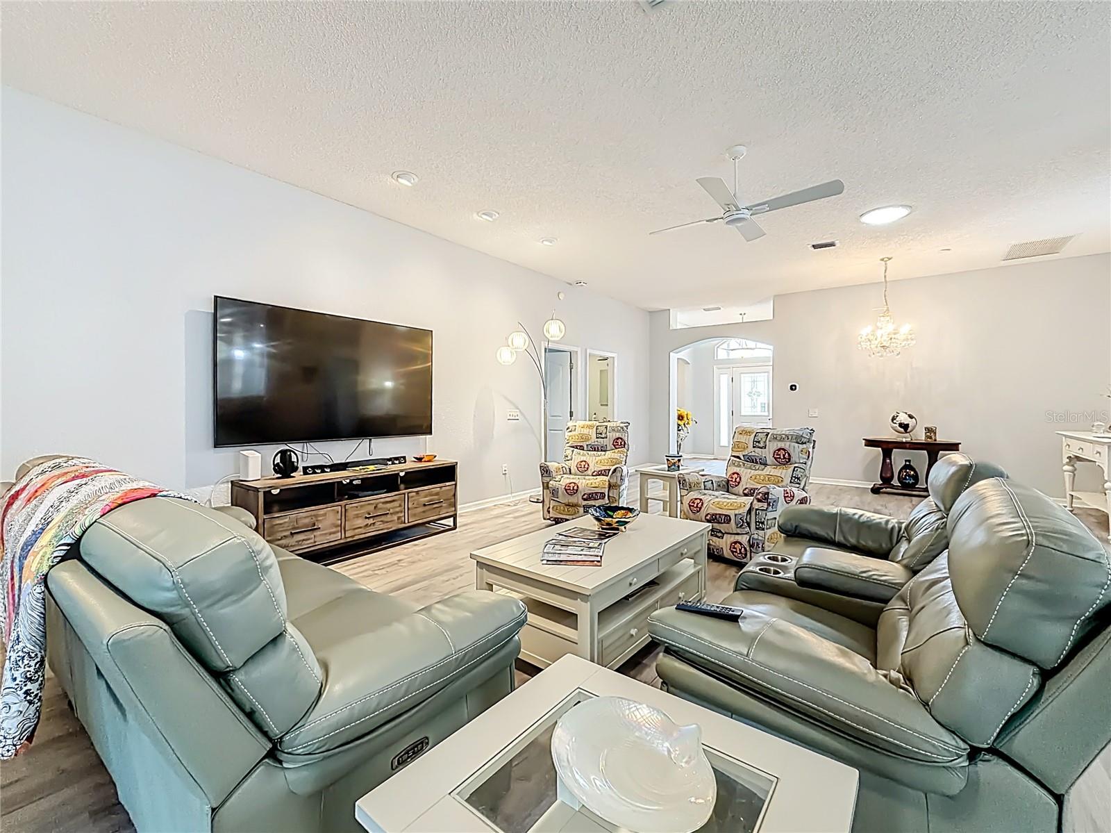 1738 AUGUSTINE DR, THE VILLAGES, FL, 32159