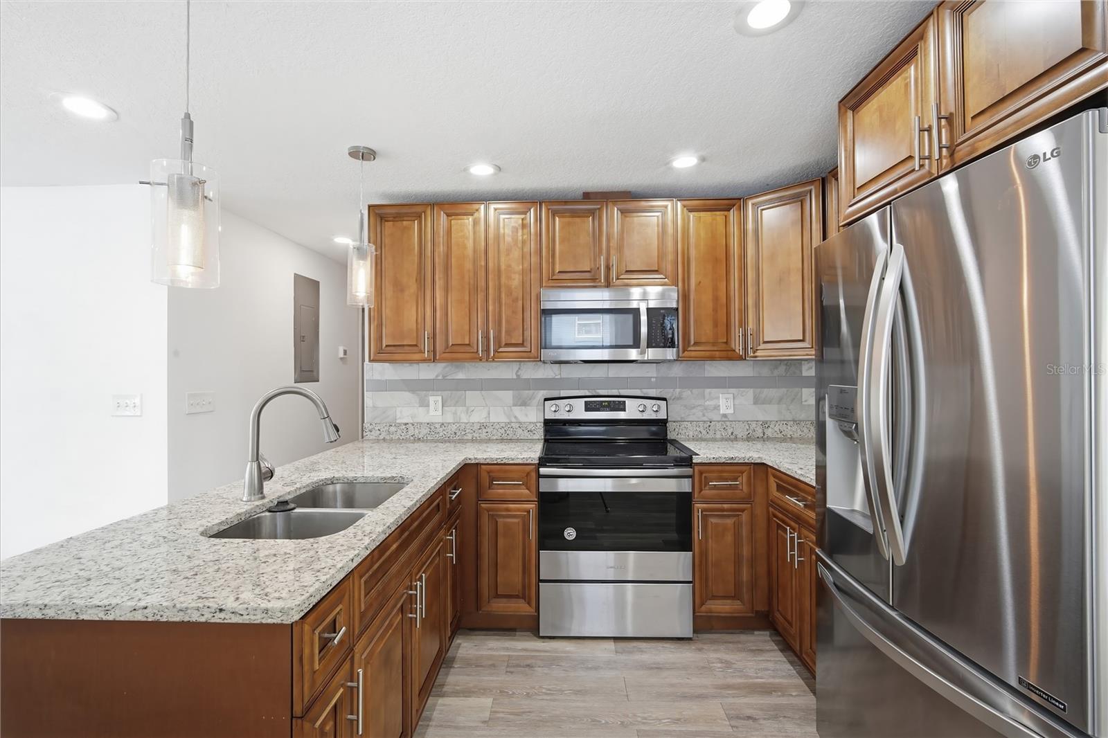 38714 ISLAND AVE, DADE CITY, FL, 33525