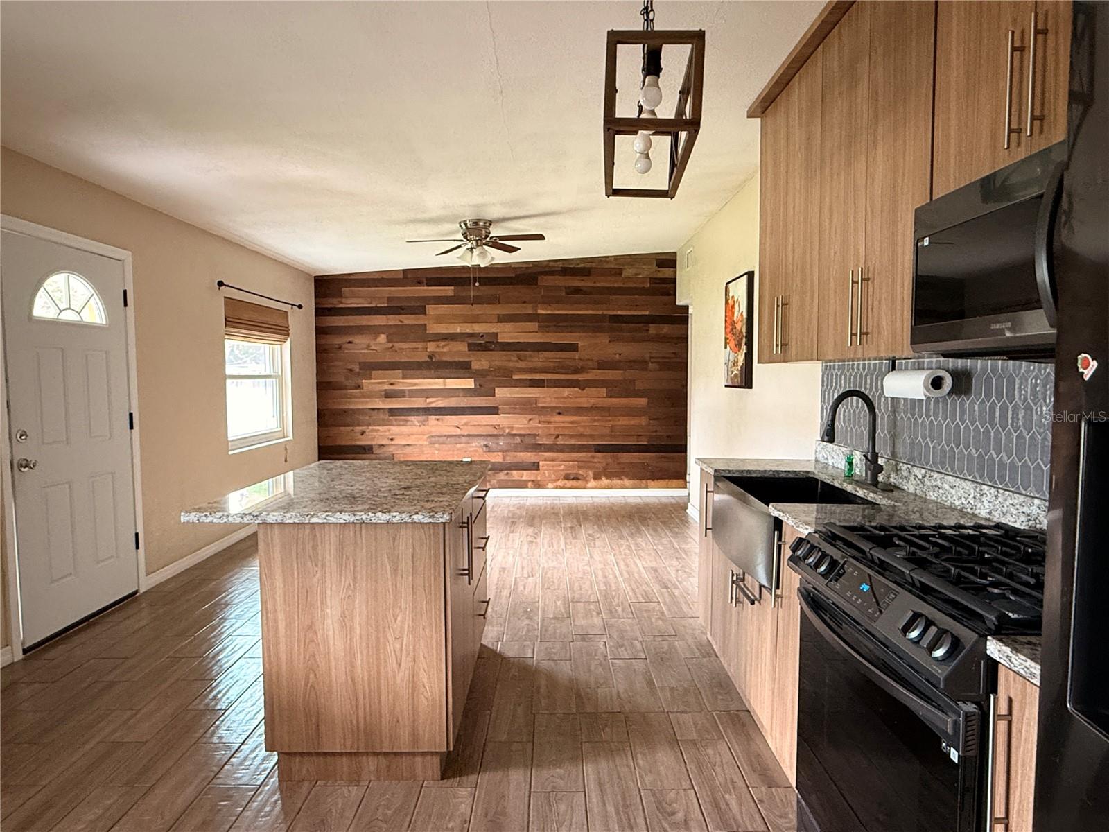 201 BRADSHAW DR, SANFORD, FL, 32771