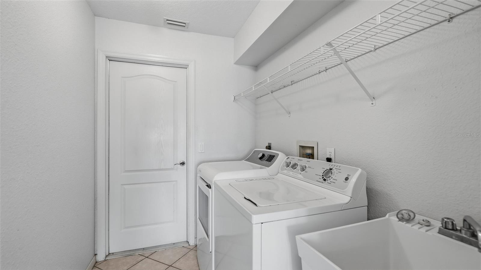 2165 ONONDAGA LN, PUNTA GORDA, FL, 33983