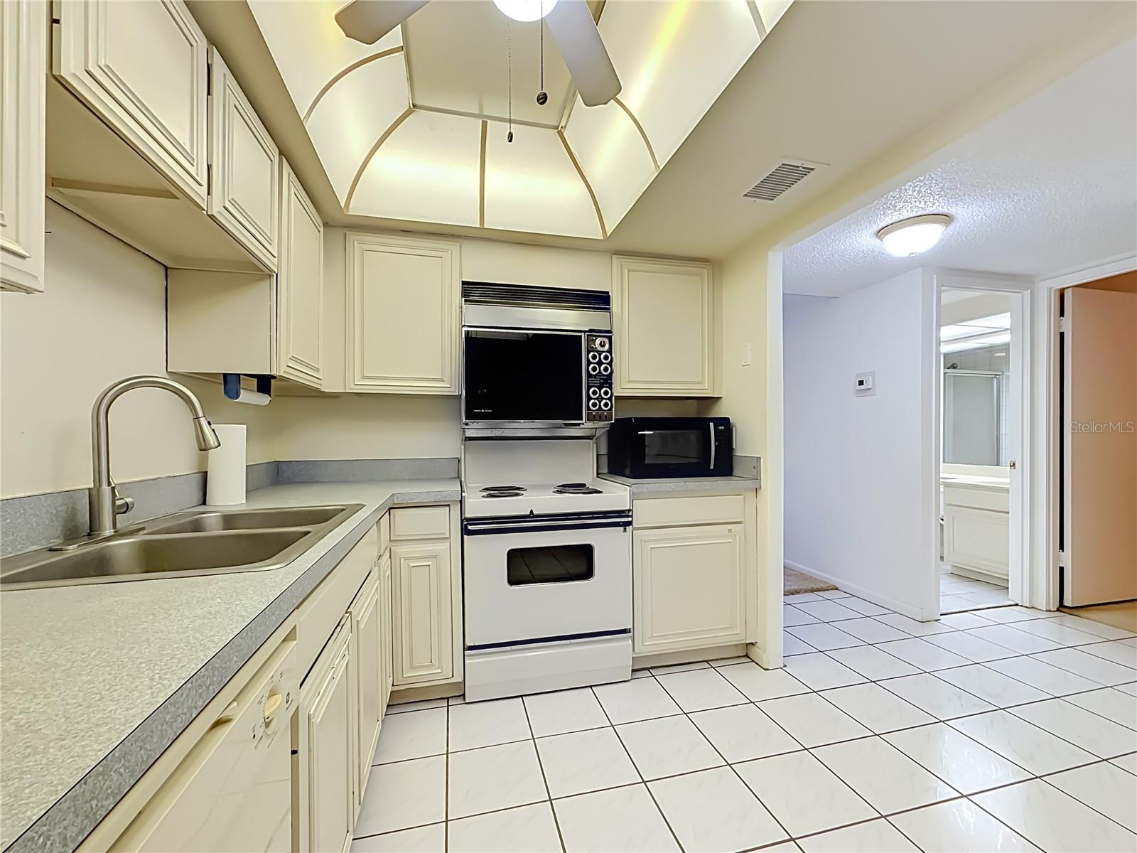 7100 SUNSET WAY #207, ST PETE BEACH, FL, 33706