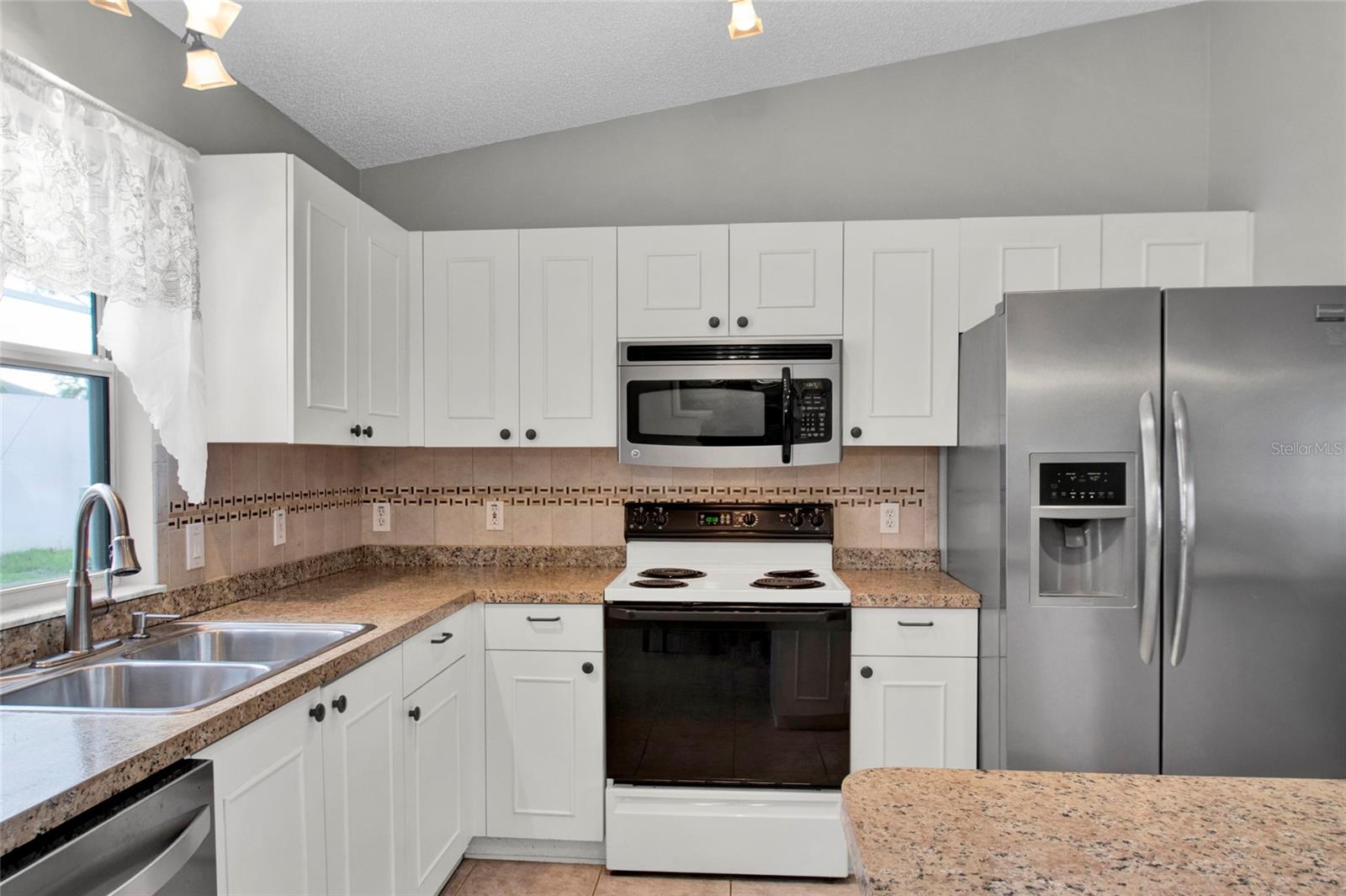 807 CAMINO DEL REY DR, THE VILLAGES, FL, 32159