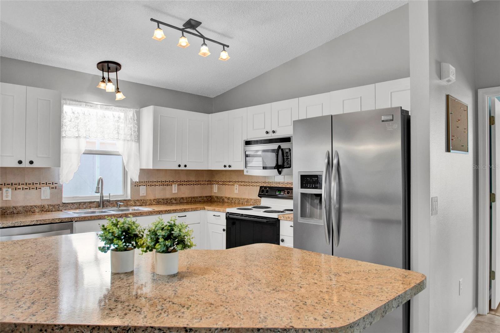 807 CAMINO DEL REY DR, THE VILLAGES, FL, 32159