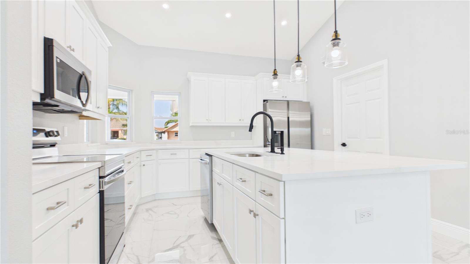 8609 BOYSENBERRY DR, TAMPA, FL, 33635
