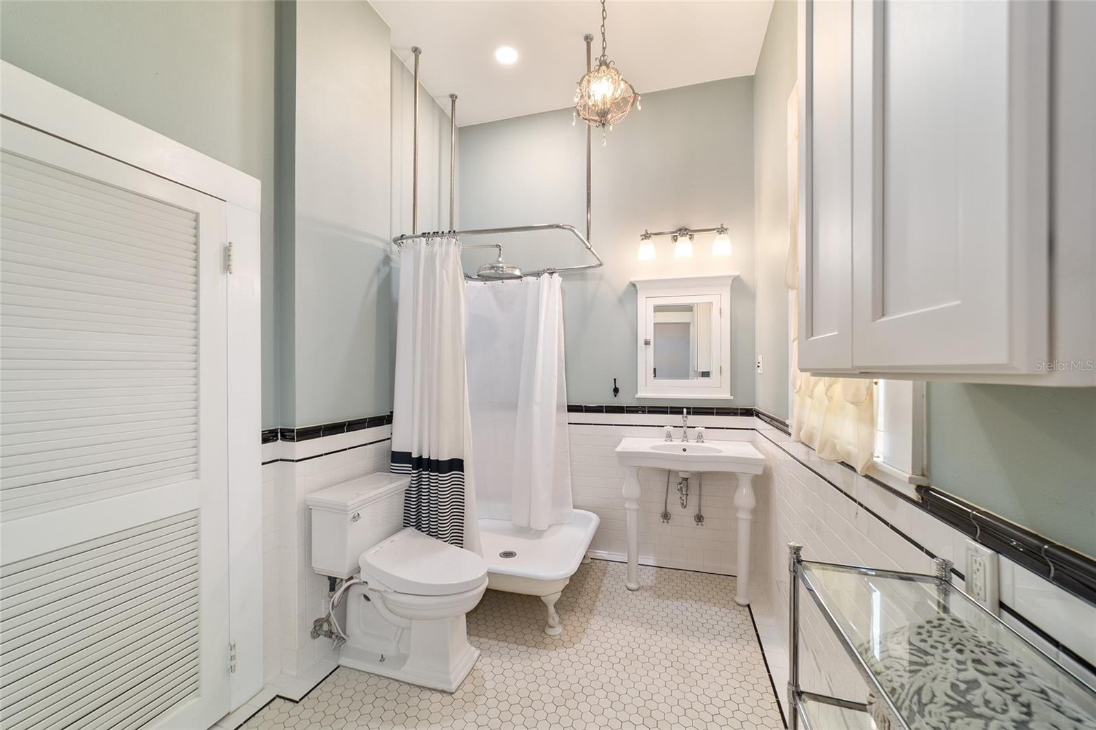 605 SE TUSCAWILLA AVE, OCALA, FL, 34471