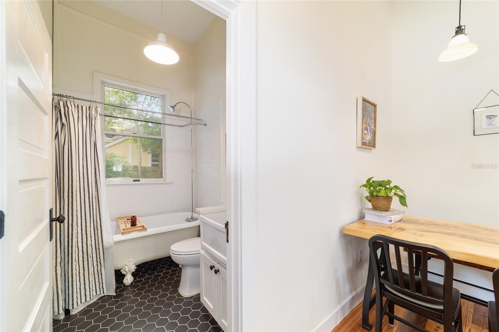 605 SE TUSCAWILLA AVE, OCALA, FL, 34471