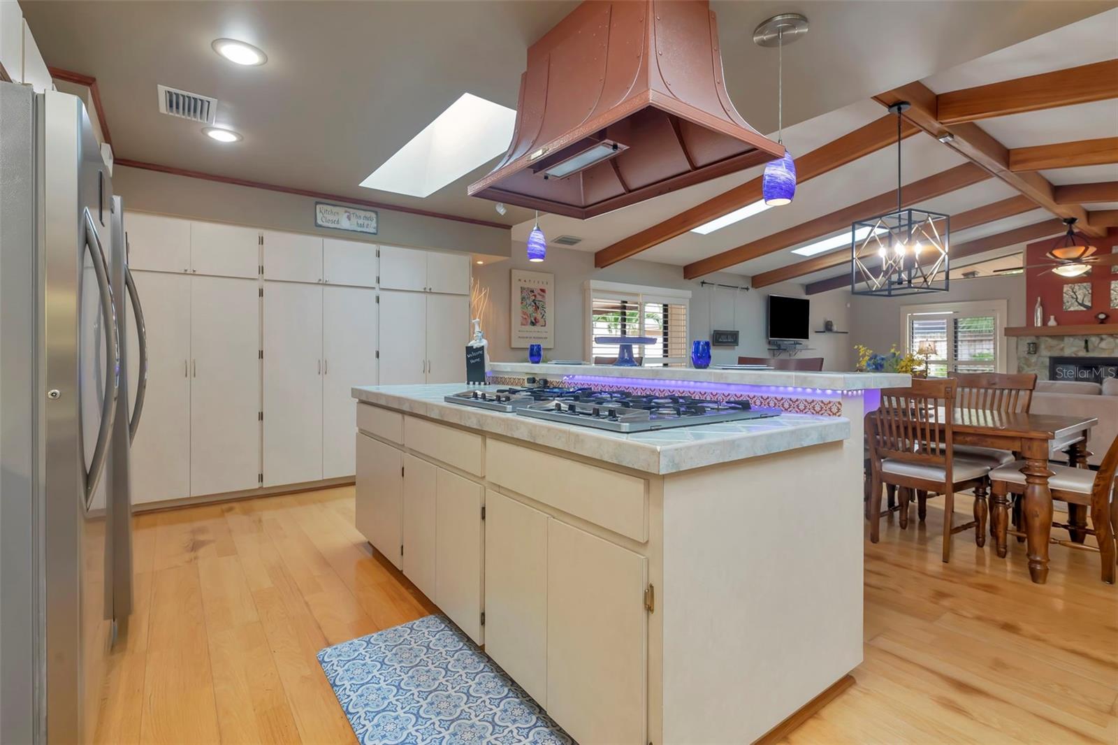 8233 FOREST CIR, SEMINOLE, FL, 33776