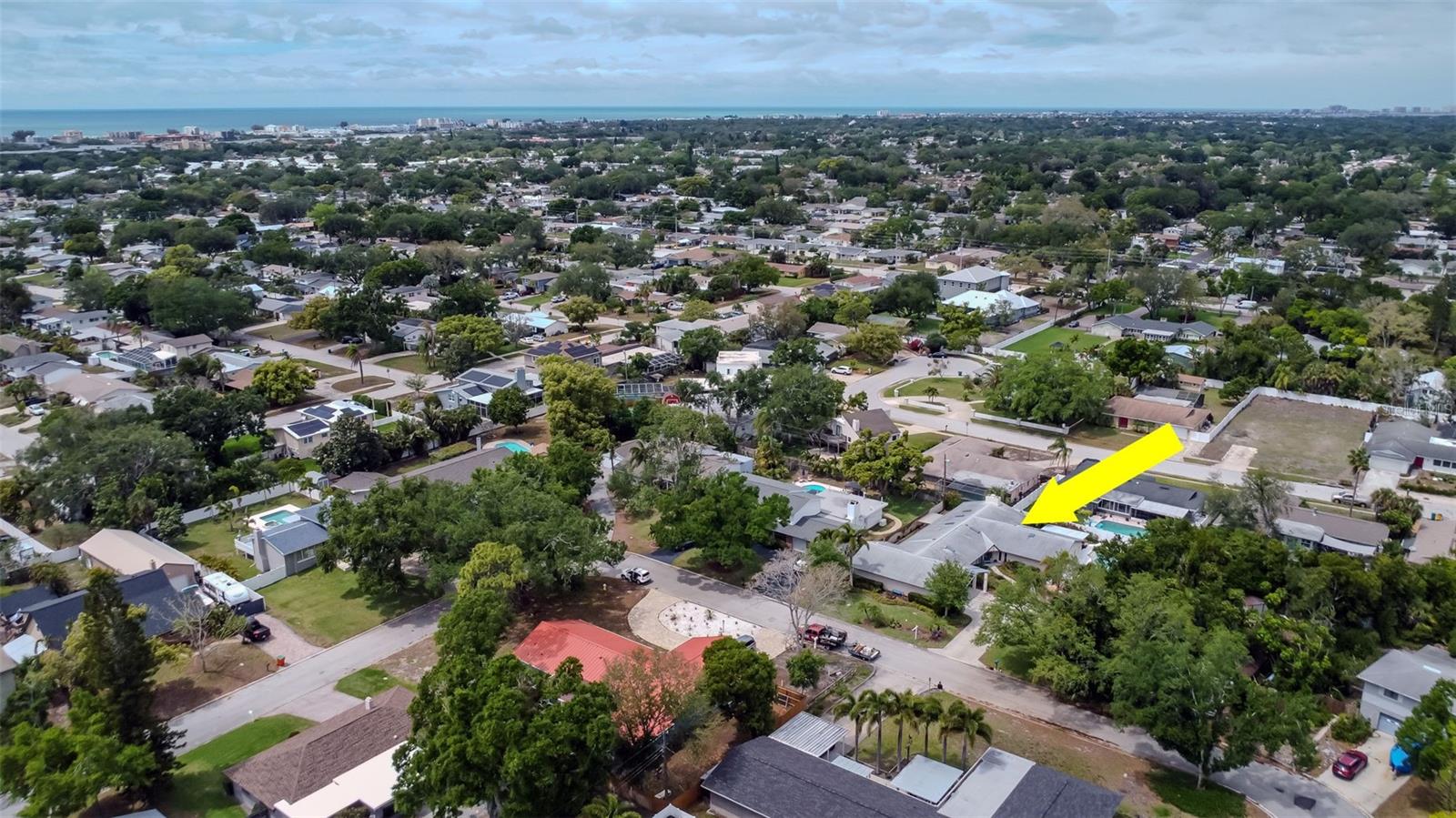 8233 FOREST CIR, SEMINOLE, FL, 33776