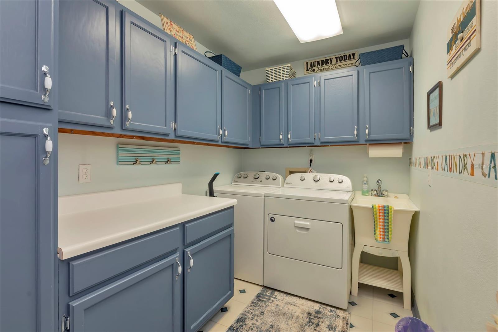 8233 FOREST CIR, SEMINOLE, FL, 33776