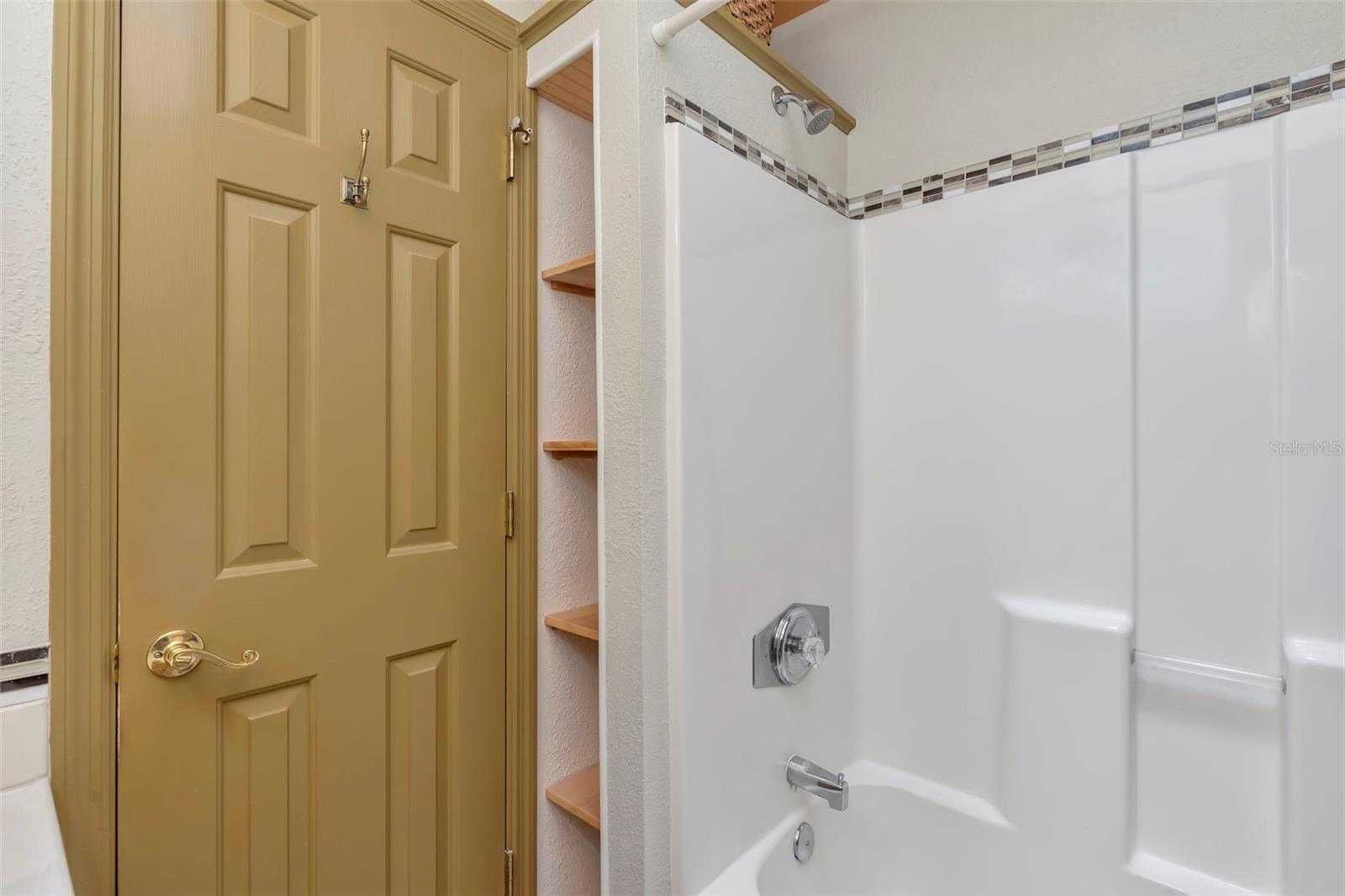8233 FOREST CIR, SEMINOLE, FL, 33776