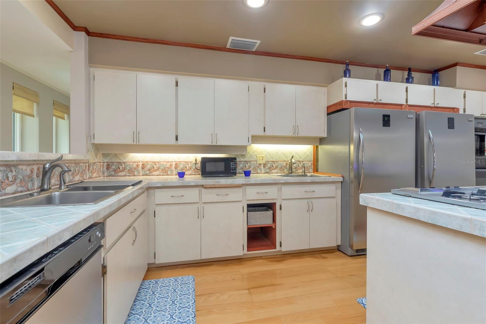 8233 FOREST CIR, SEMINOLE, FL, 33776
