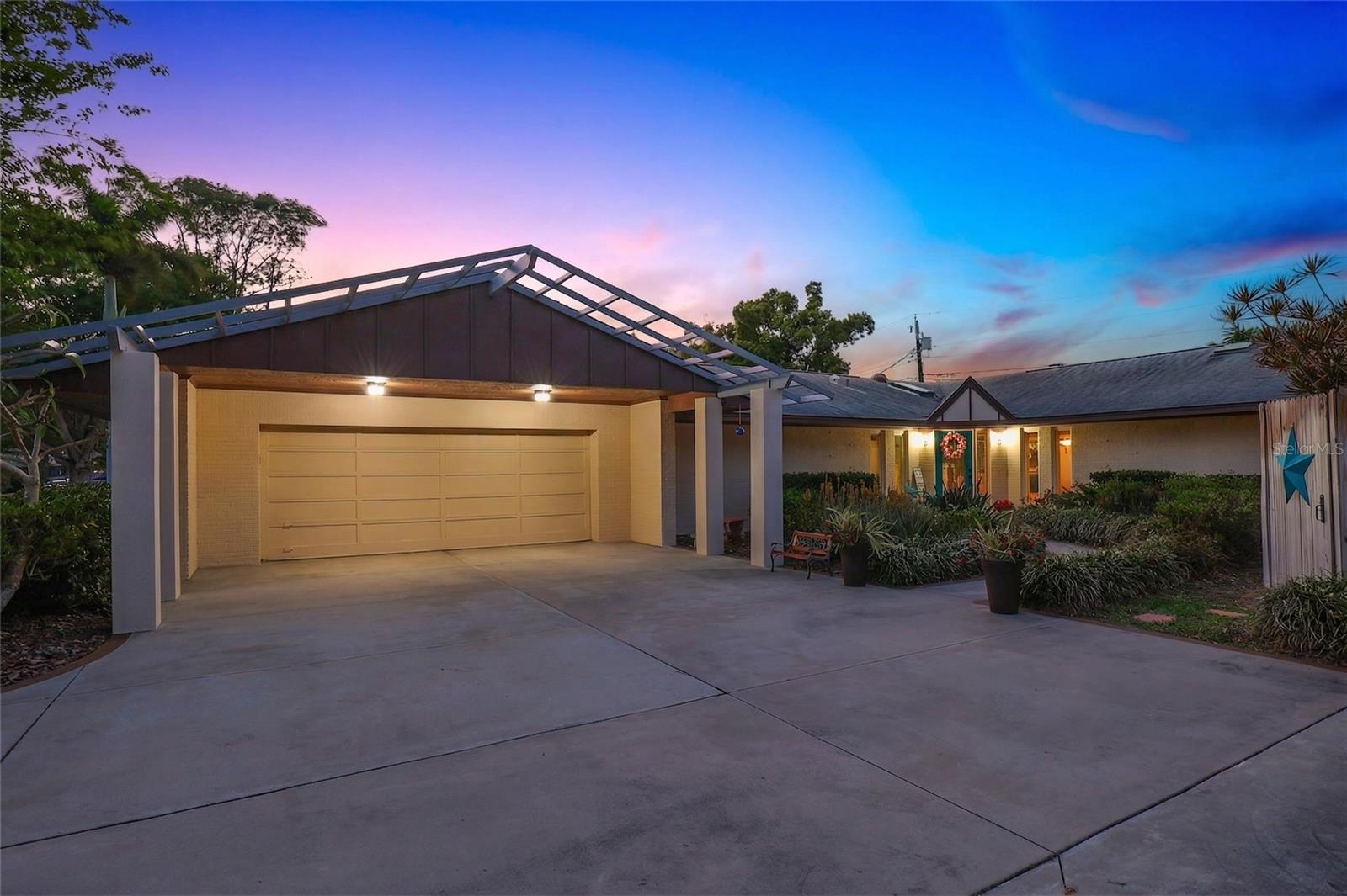 8233 FOREST CIR, SEMINOLE, FL, 33776