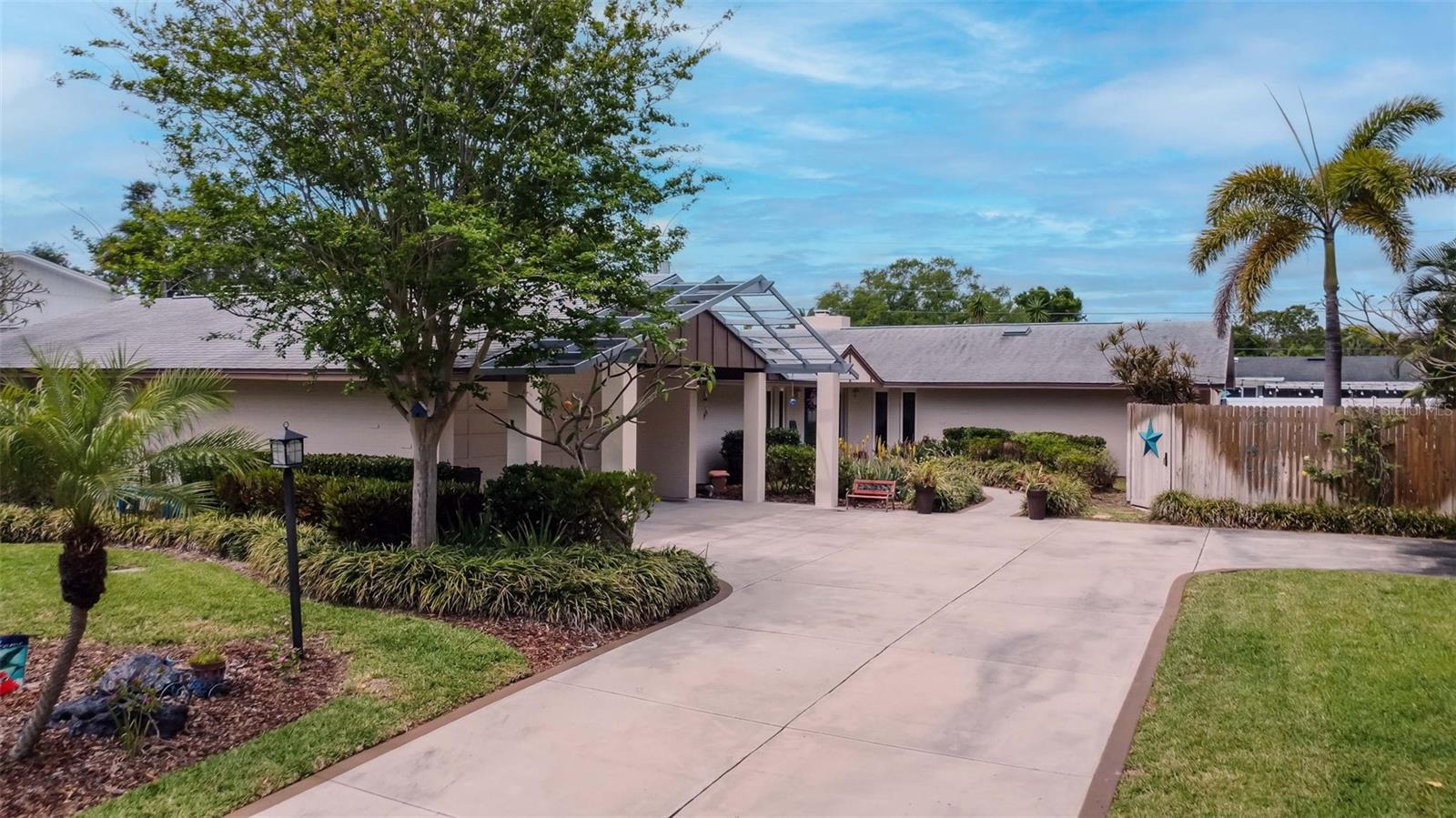 8233 FOREST CIR, SEMINOLE, FL, 33776