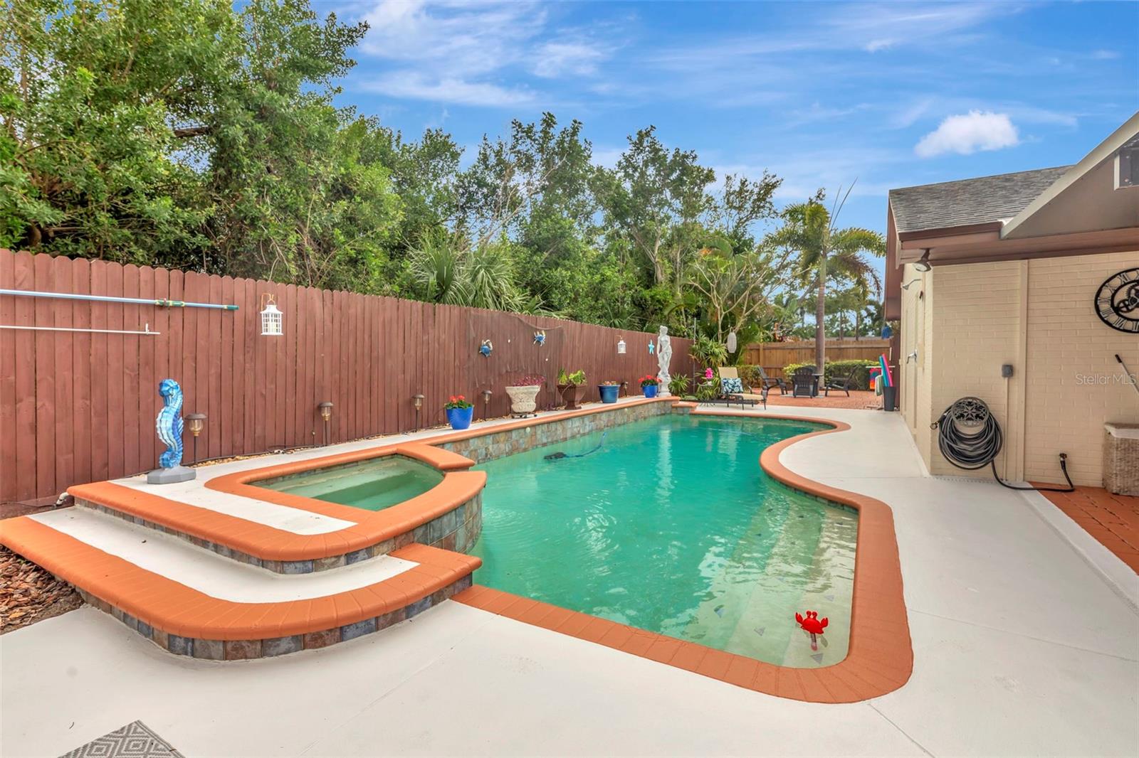 8233 FOREST CIR, SEMINOLE, FL, 33776