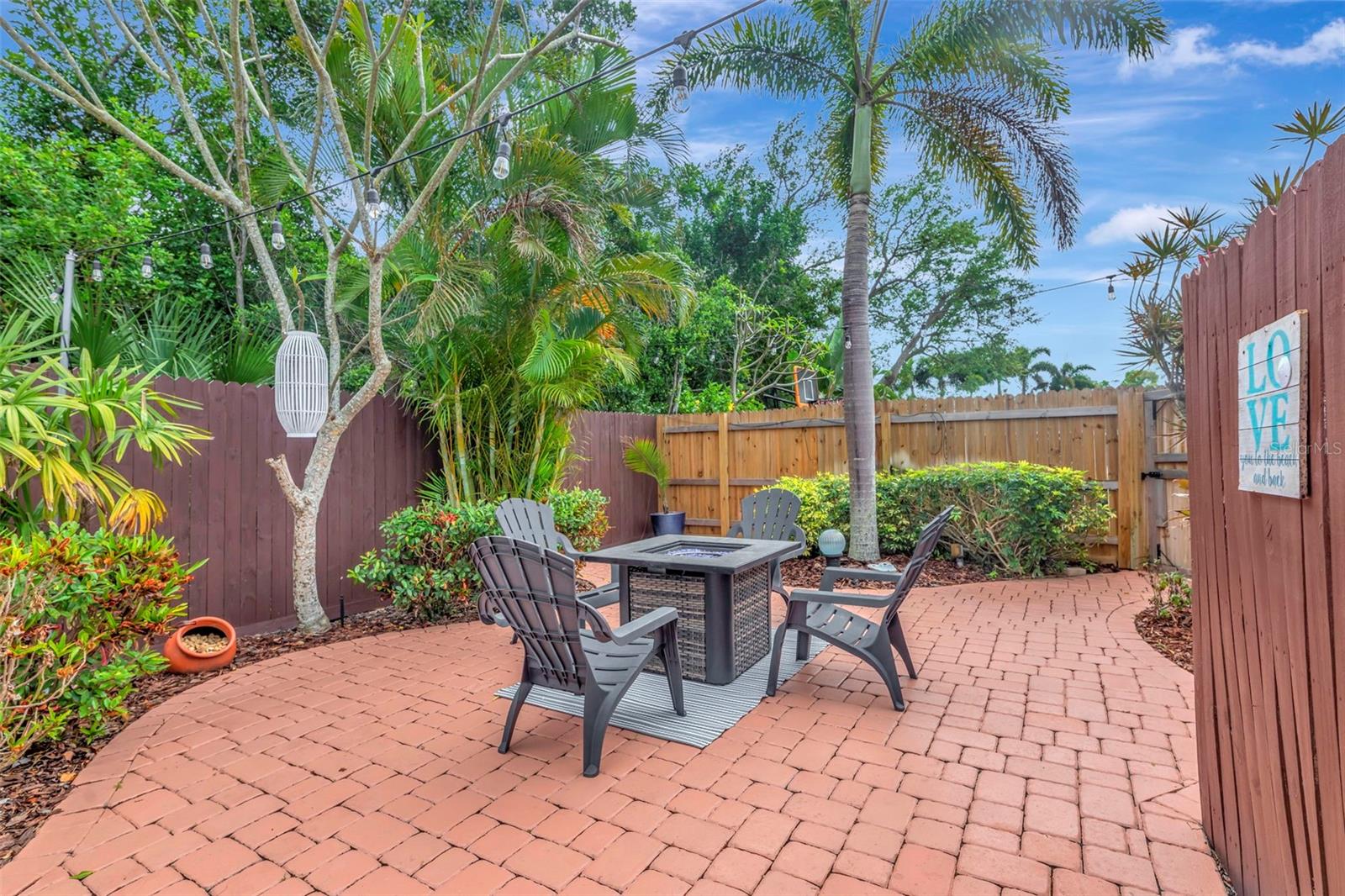 8233 FOREST CIR, SEMINOLE, FL, 33776