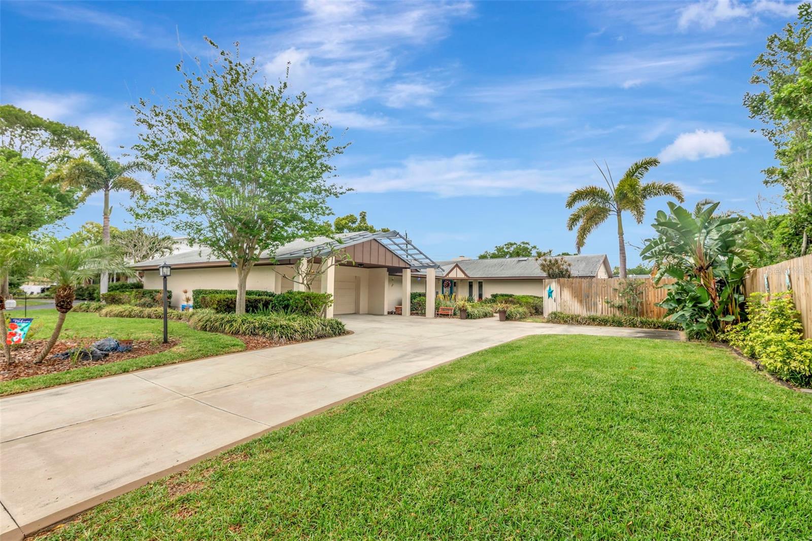 8233 FOREST CIR, SEMINOLE, FL, 33776