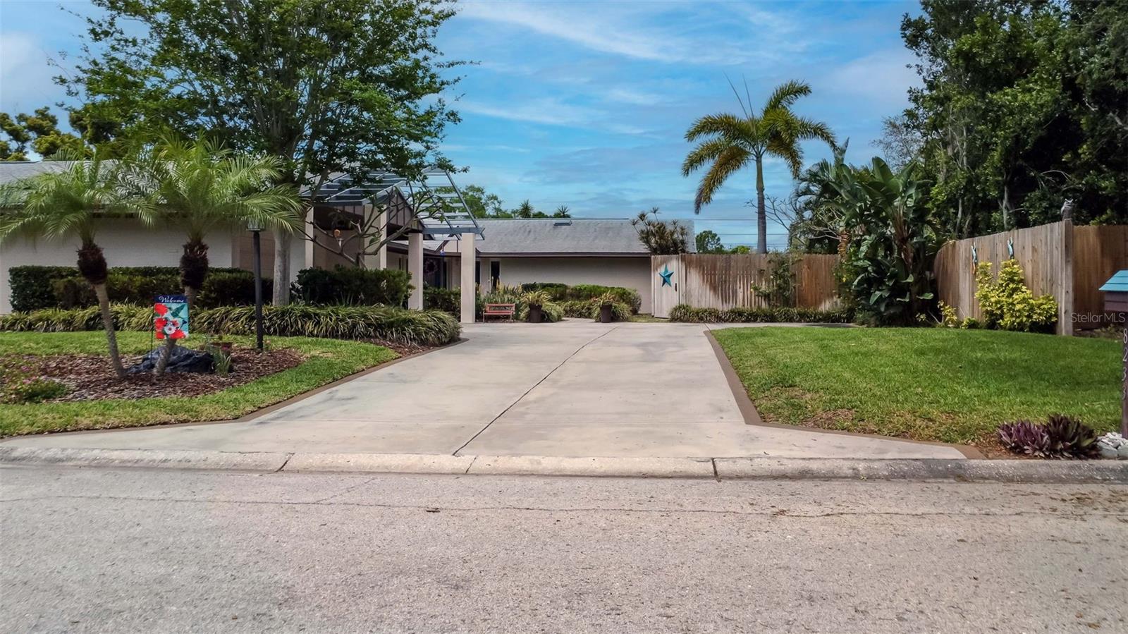 8233 FOREST CIR, SEMINOLE, FL, 33776