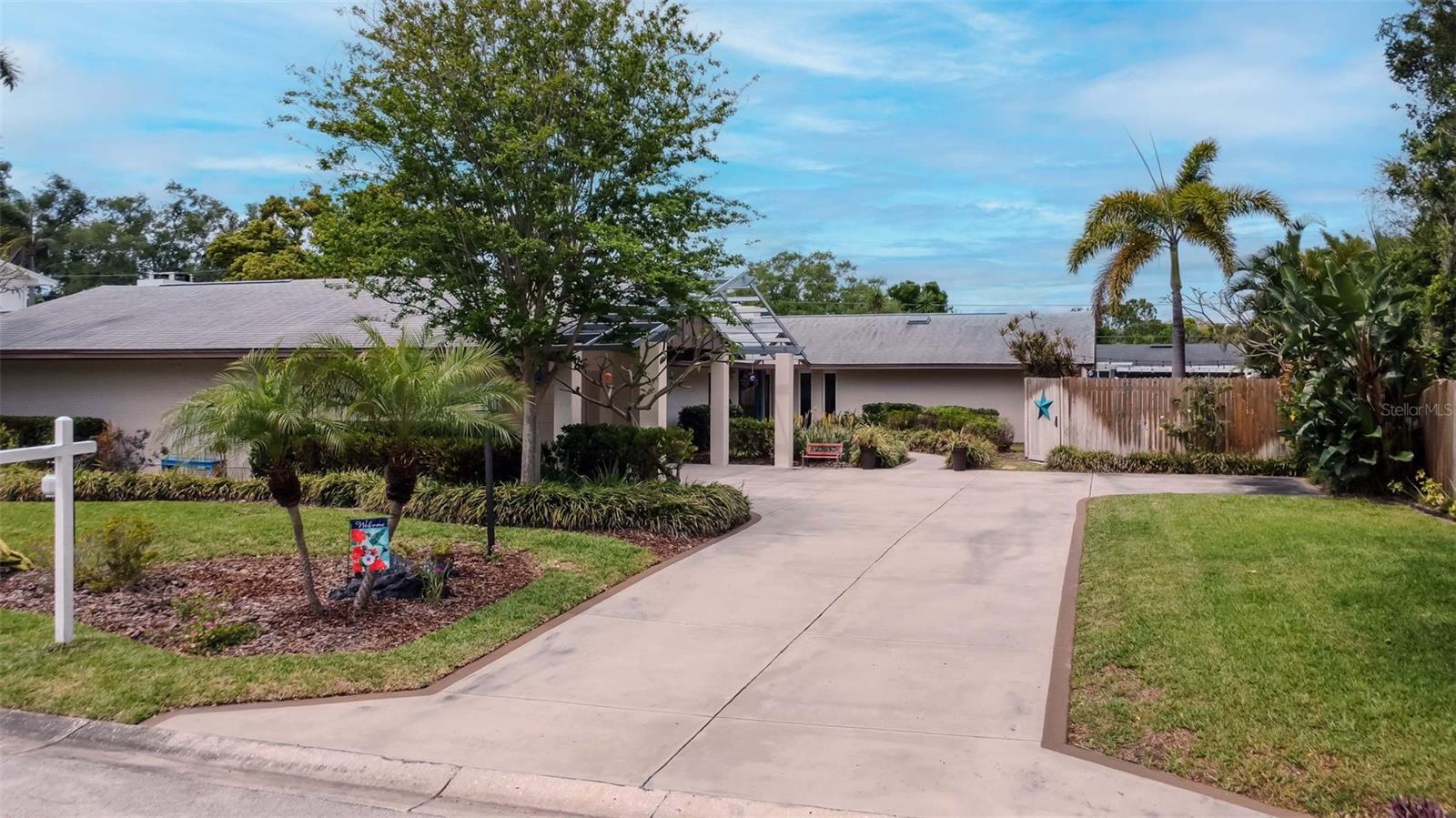8233 FOREST CIR, SEMINOLE, FL, 33776