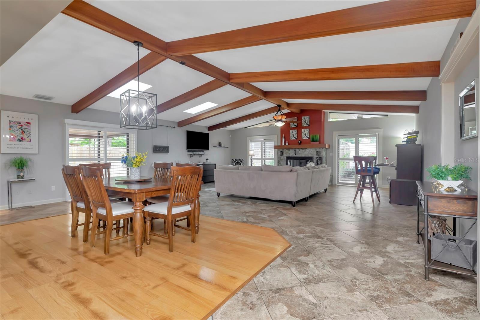 8233 FOREST CIR, SEMINOLE, FL, 33776