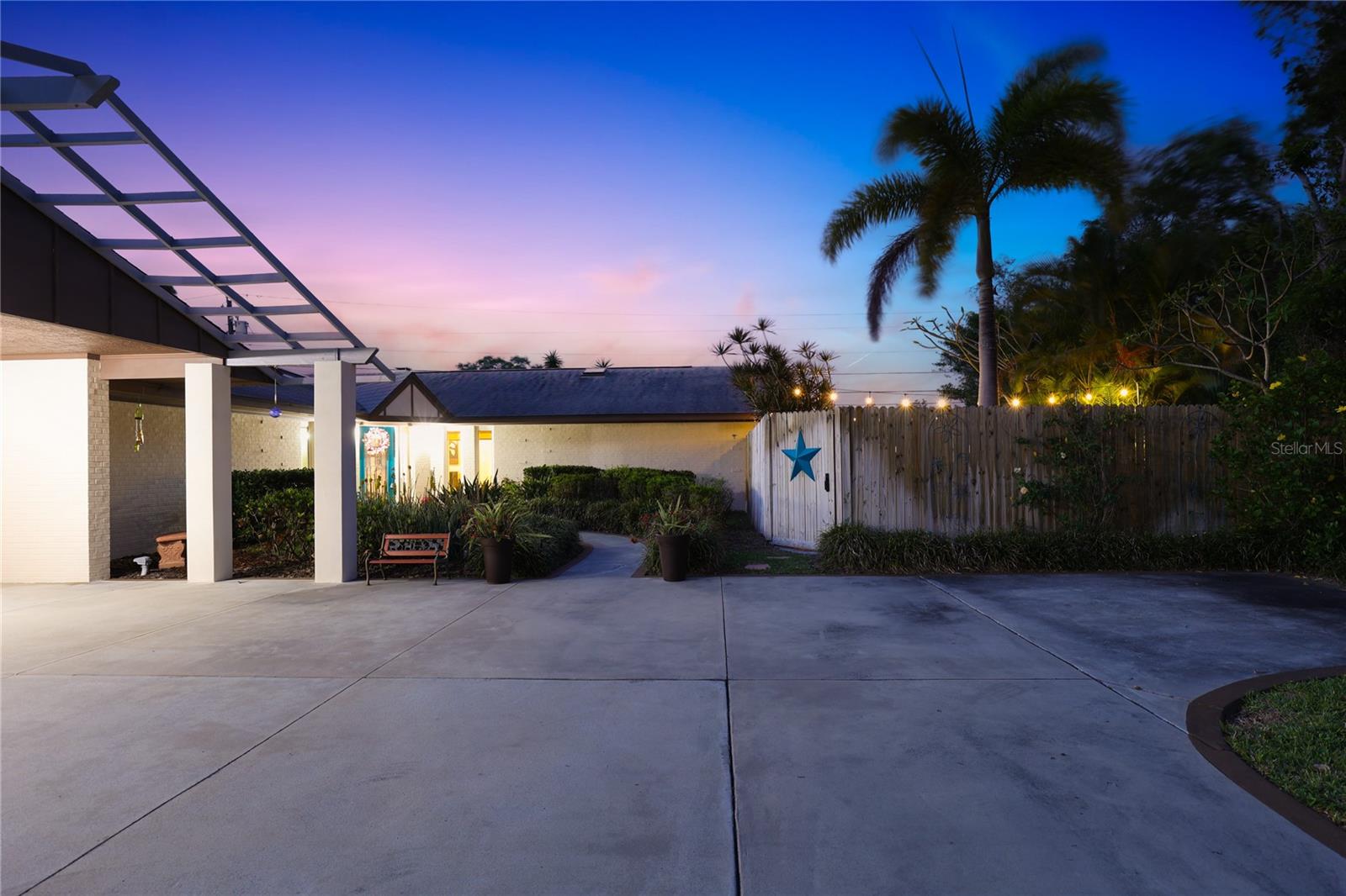 8233 FOREST CIR, SEMINOLE, FL, 33776
