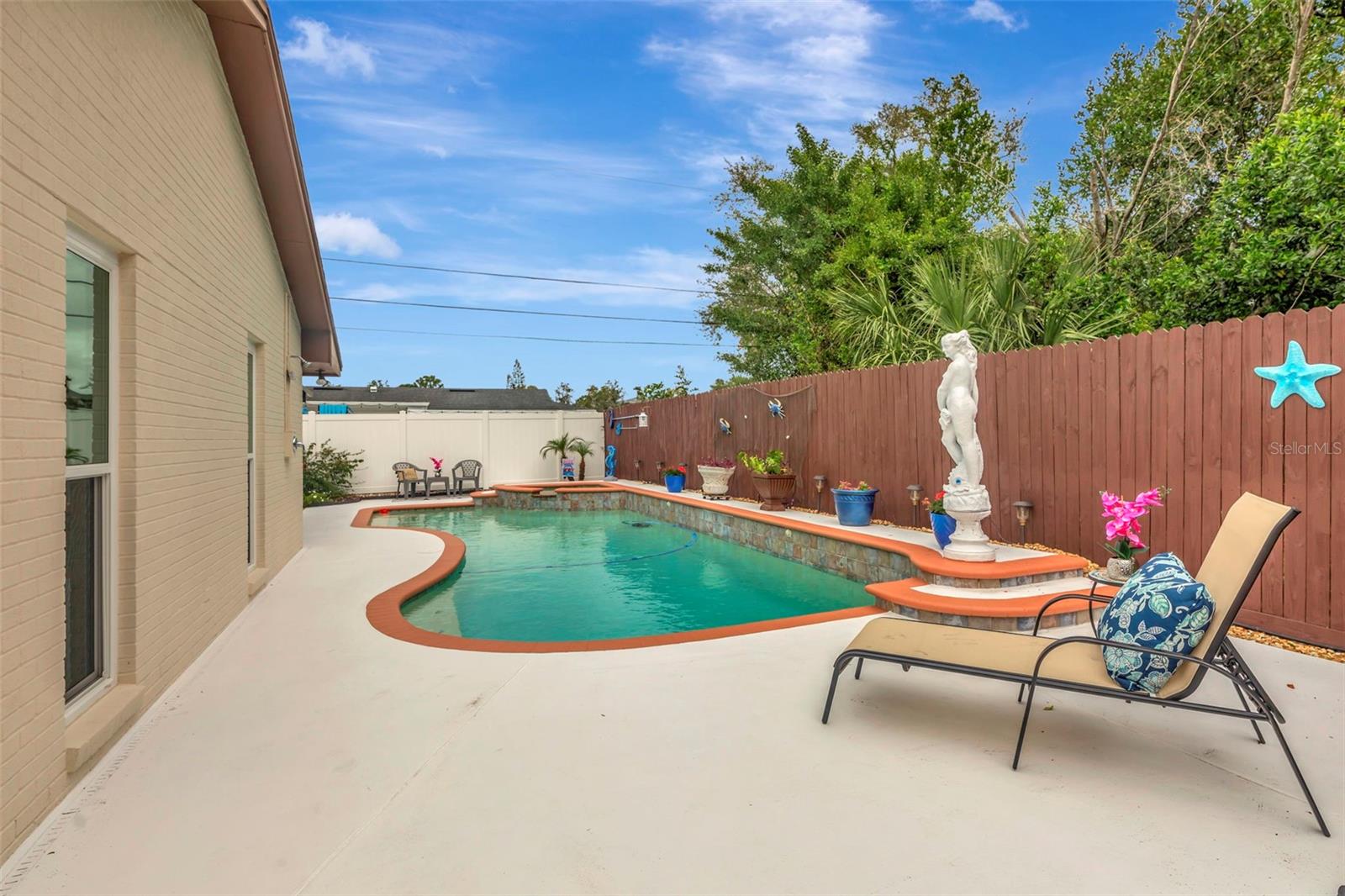 8233 FOREST CIR, SEMINOLE, FL, 33776