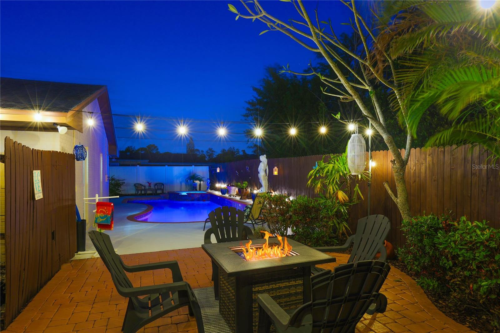 8233 FOREST CIR, SEMINOLE, FL, 33776