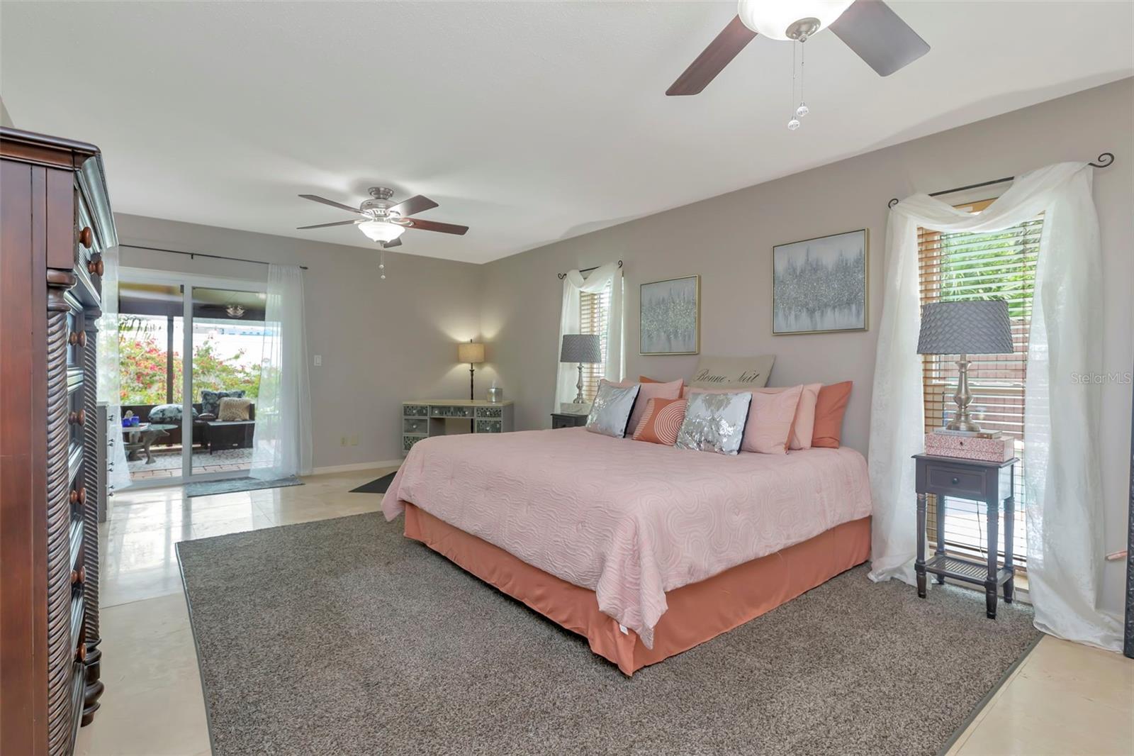 8233 FOREST CIR, SEMINOLE, FL, 33776
