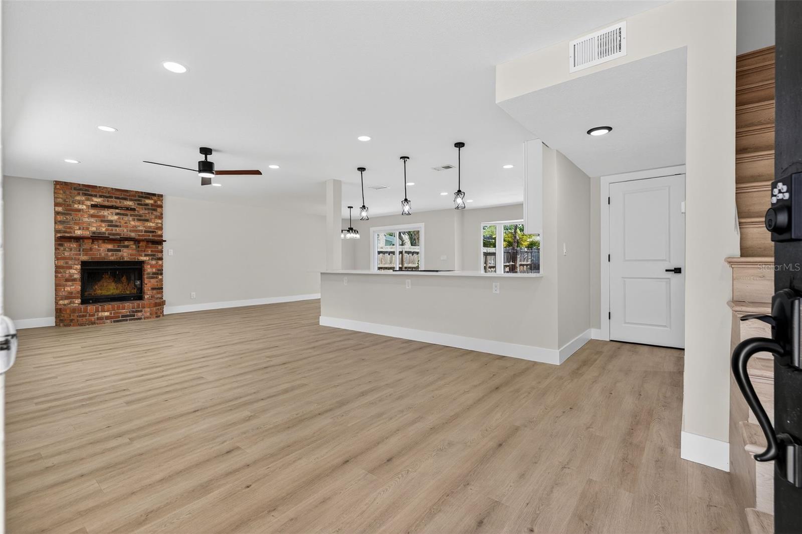 2207 HENNESEN DR, CLEARWATER, FL, 33764