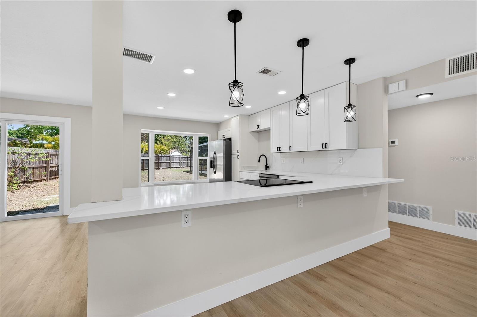 2207 HENNESEN DR, CLEARWATER, FL, 33764