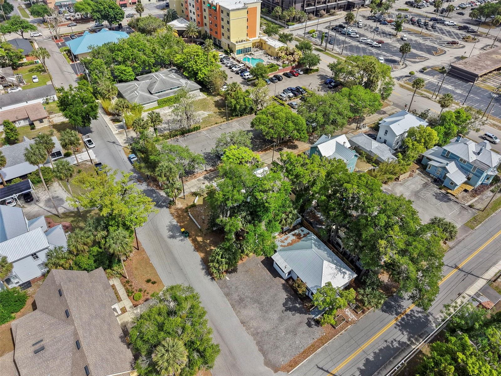 318 N COLONIAL CT, DELAND, FL, 32720