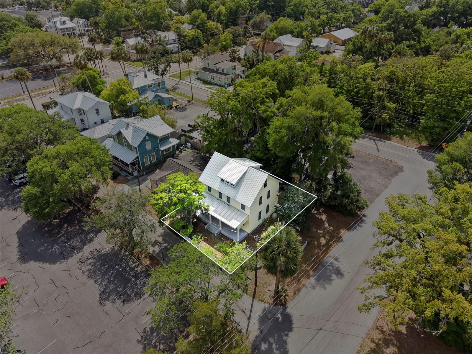 318 N COLONIAL CT, DELAND, FL, 32720