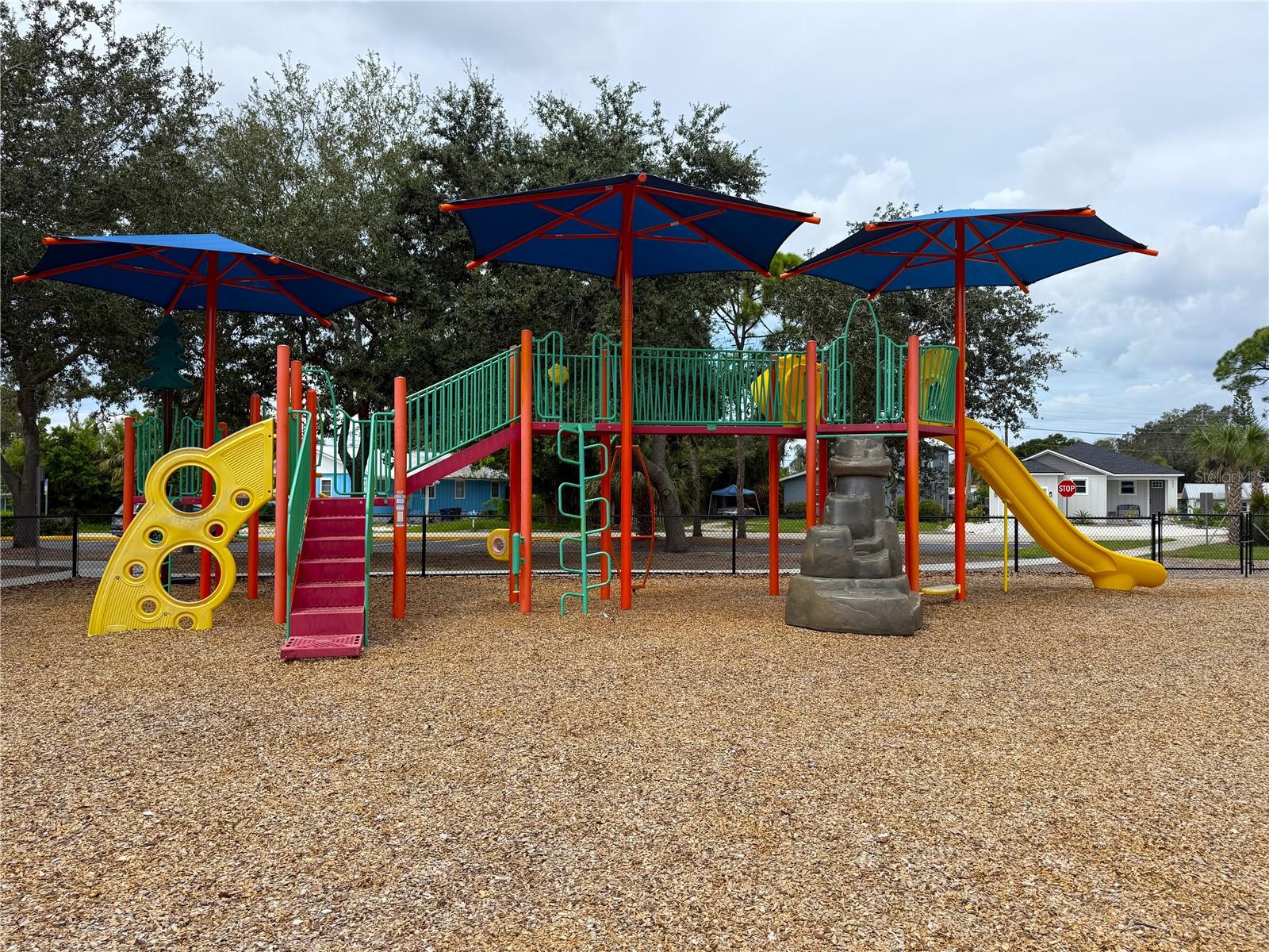 611 OSCEOLA RD, NOKOMIS, FL, 34275