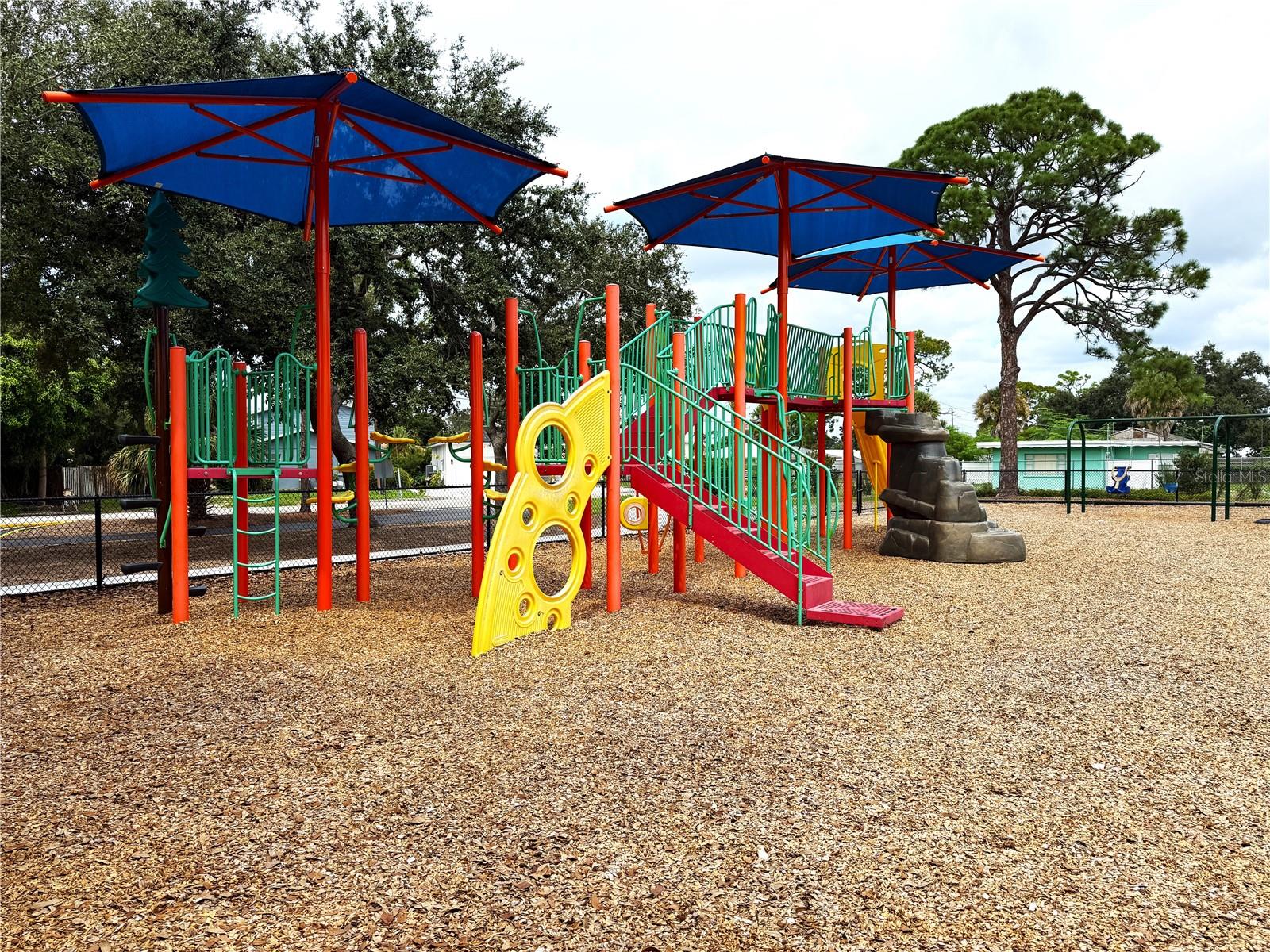 611 OSCEOLA RD, NOKOMIS, FL, 34275
