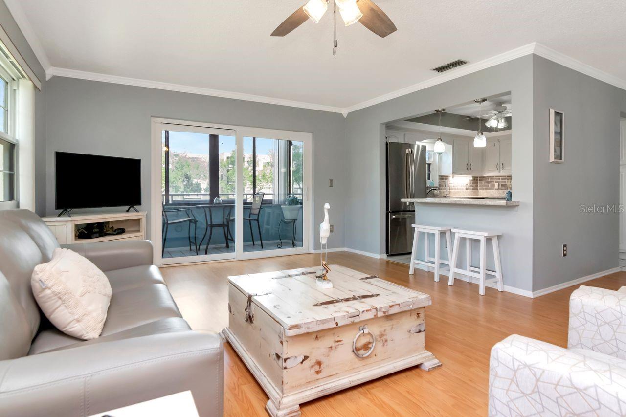View to breakfast bar in kitchen